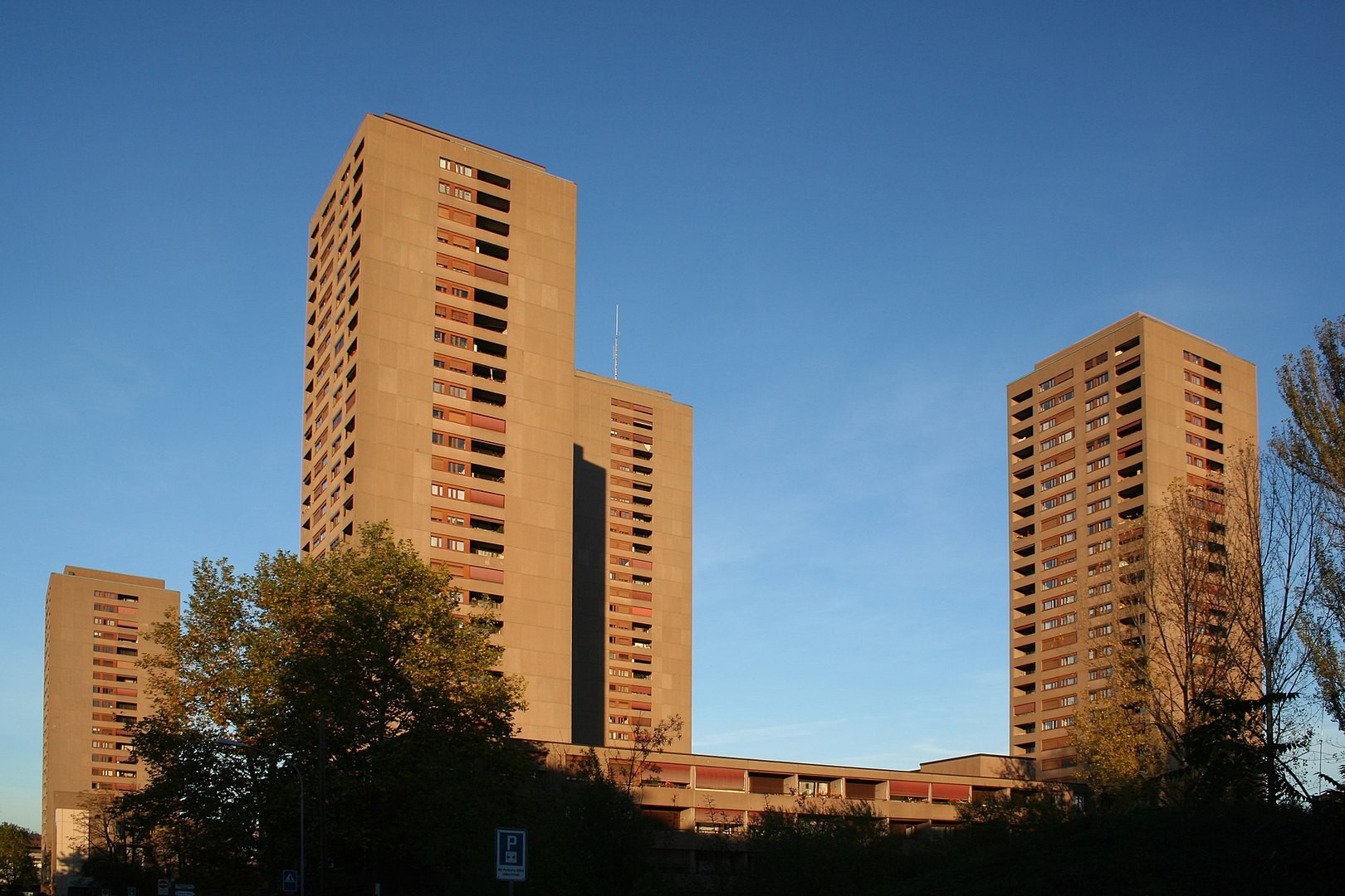 Hochhäuser der Überbauung Hardau II in Stadt Zürich