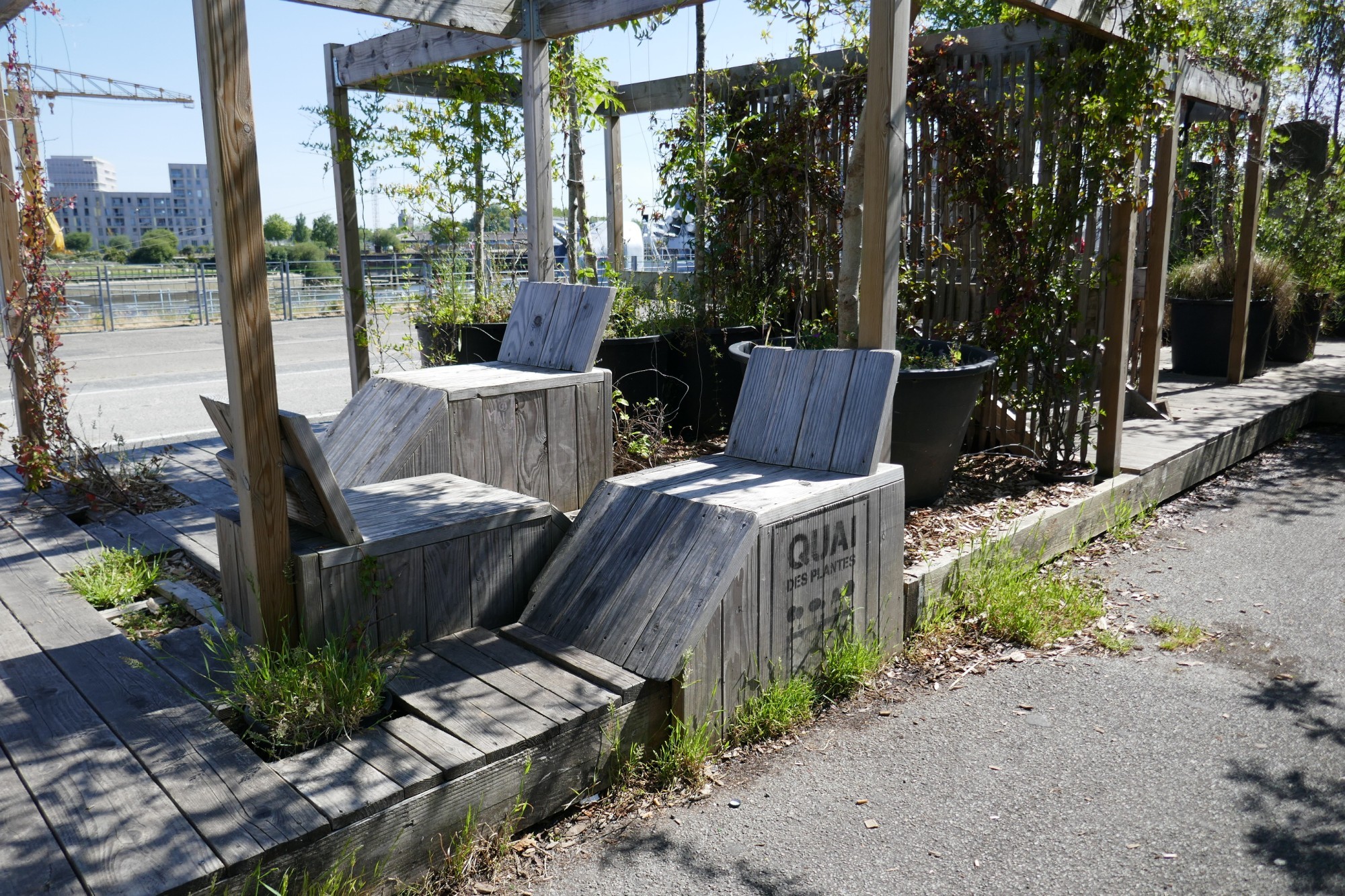 Nantes neu geschaffene begrünte Sitzbänke