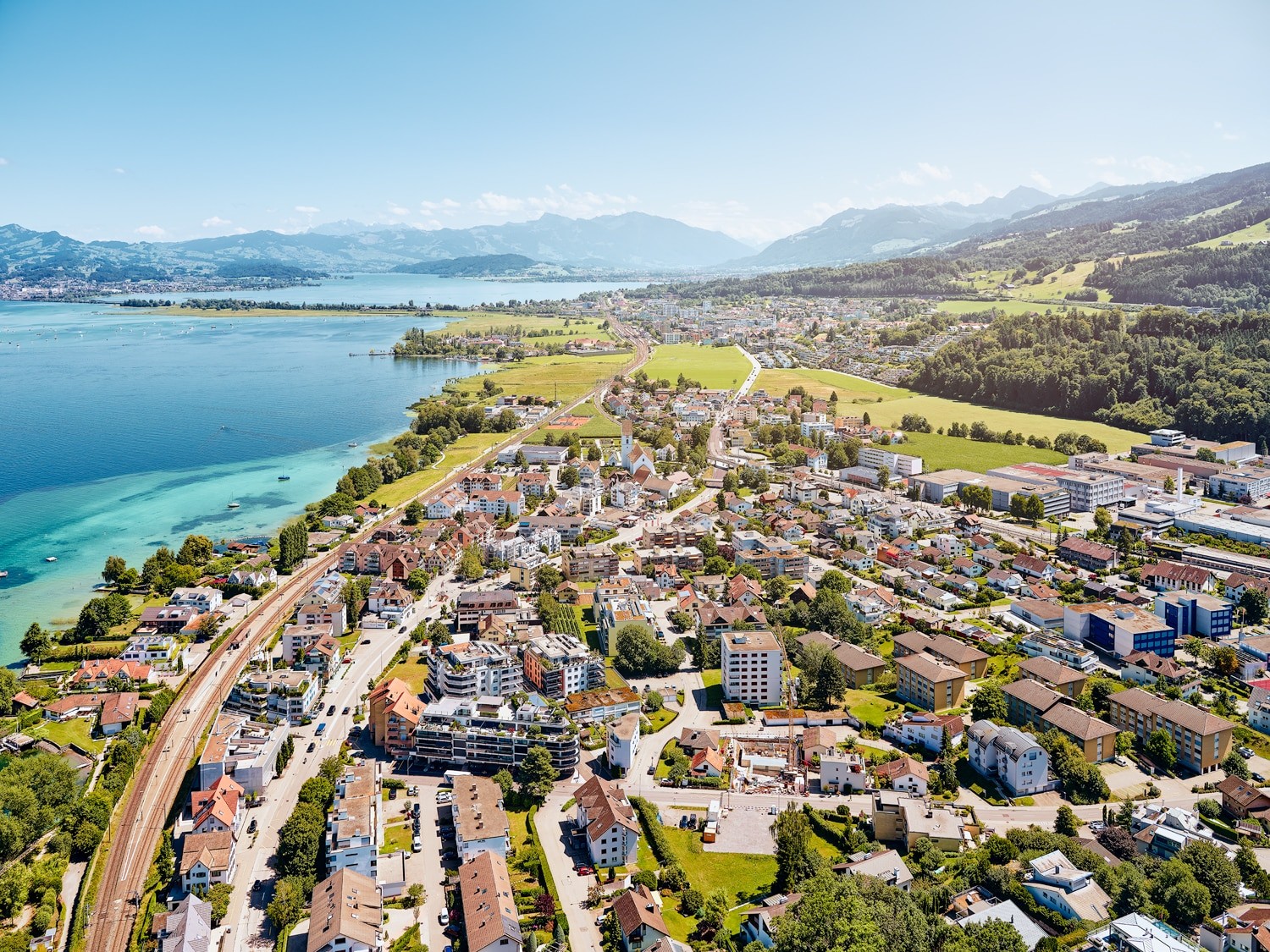 Blick auf die Gemeinde Freienbach im Kanton Schwyz