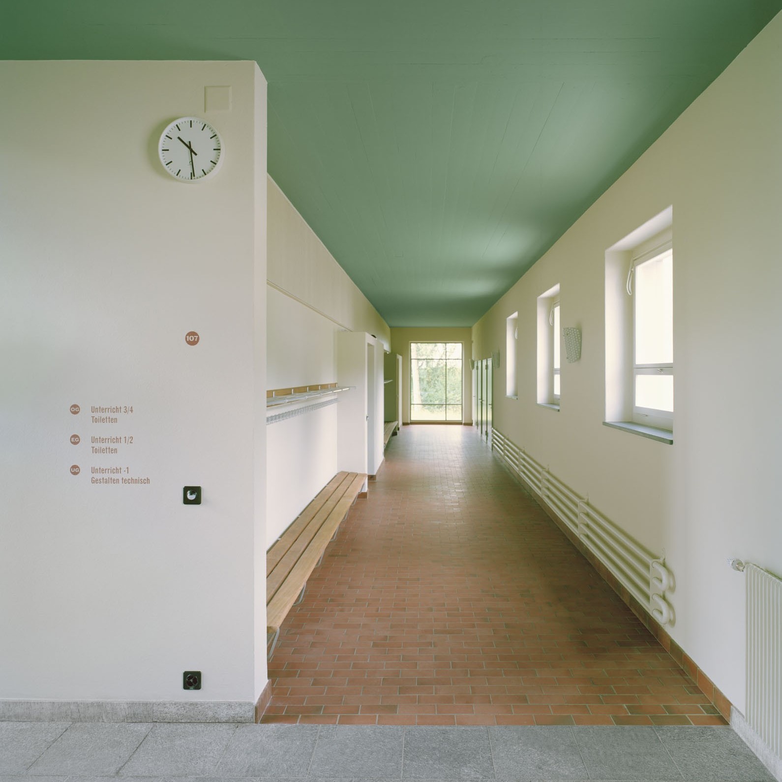 Schulpavillon Volksschule Bethlehemacker Korridor