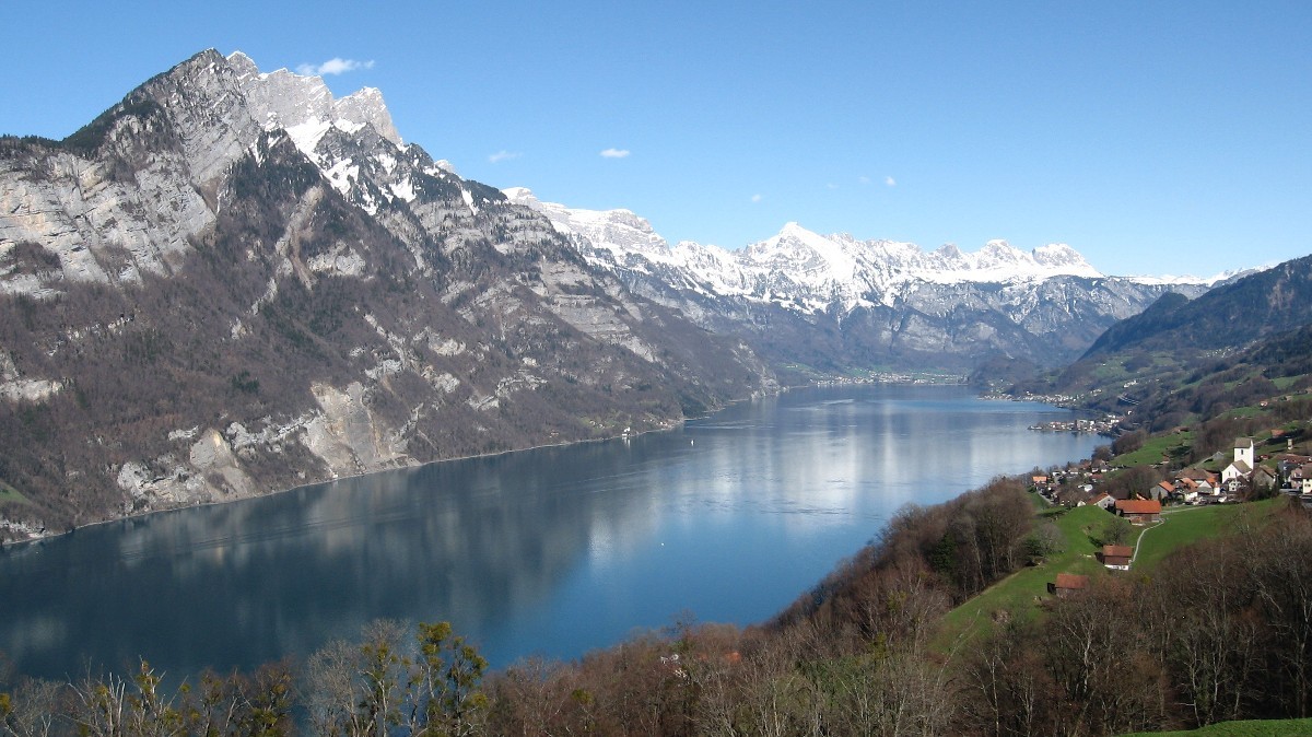 Walensee_from_Kerenzerberg_to_East