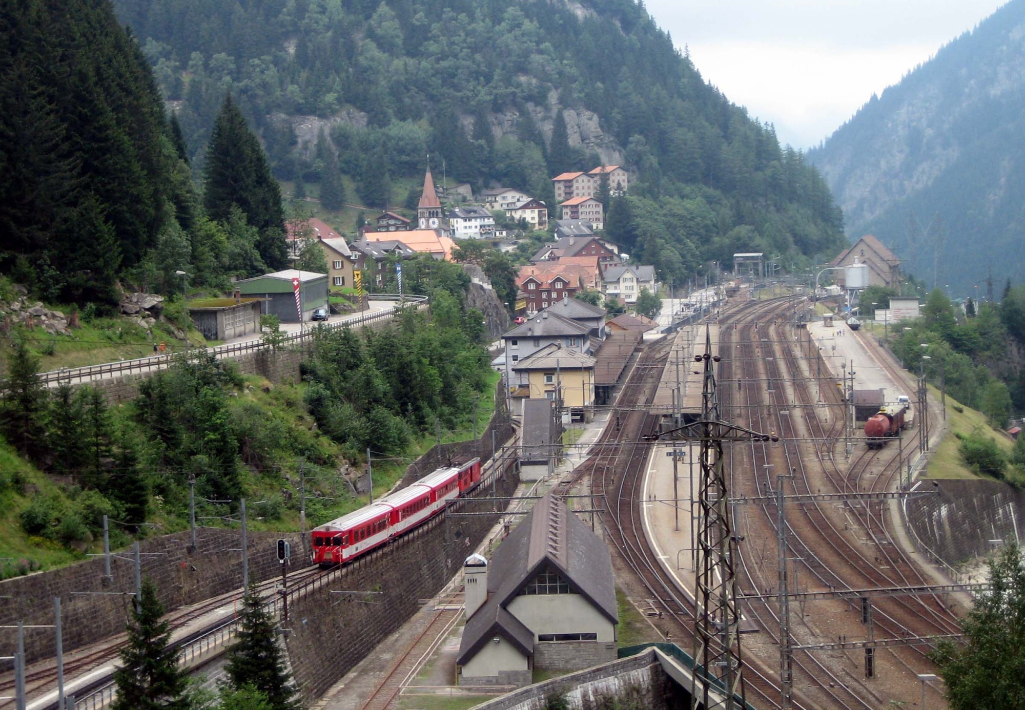 Blick auf den Bahnhof Göschenen