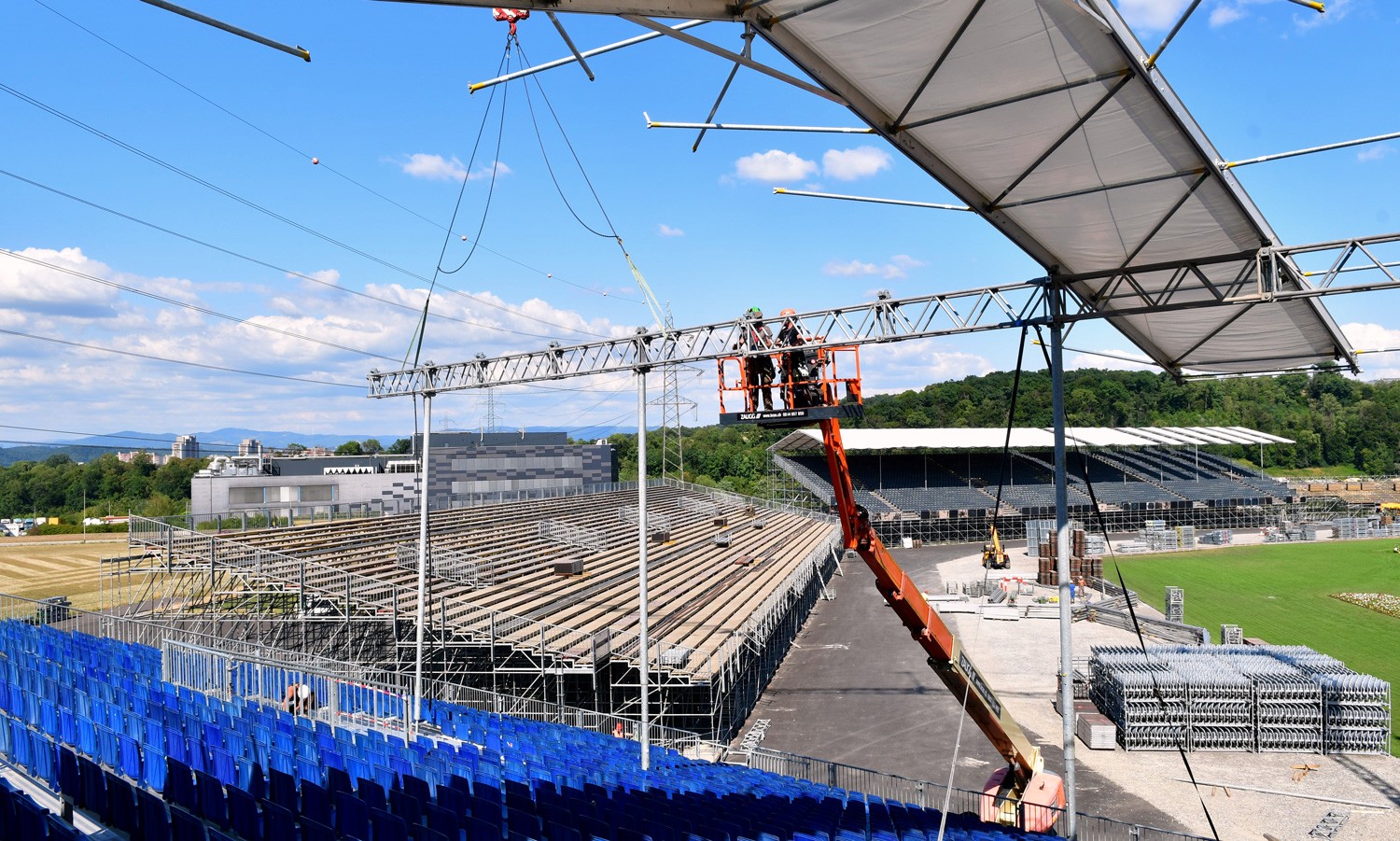 Aufbau der Festarena fürs ESAF in Pratteln