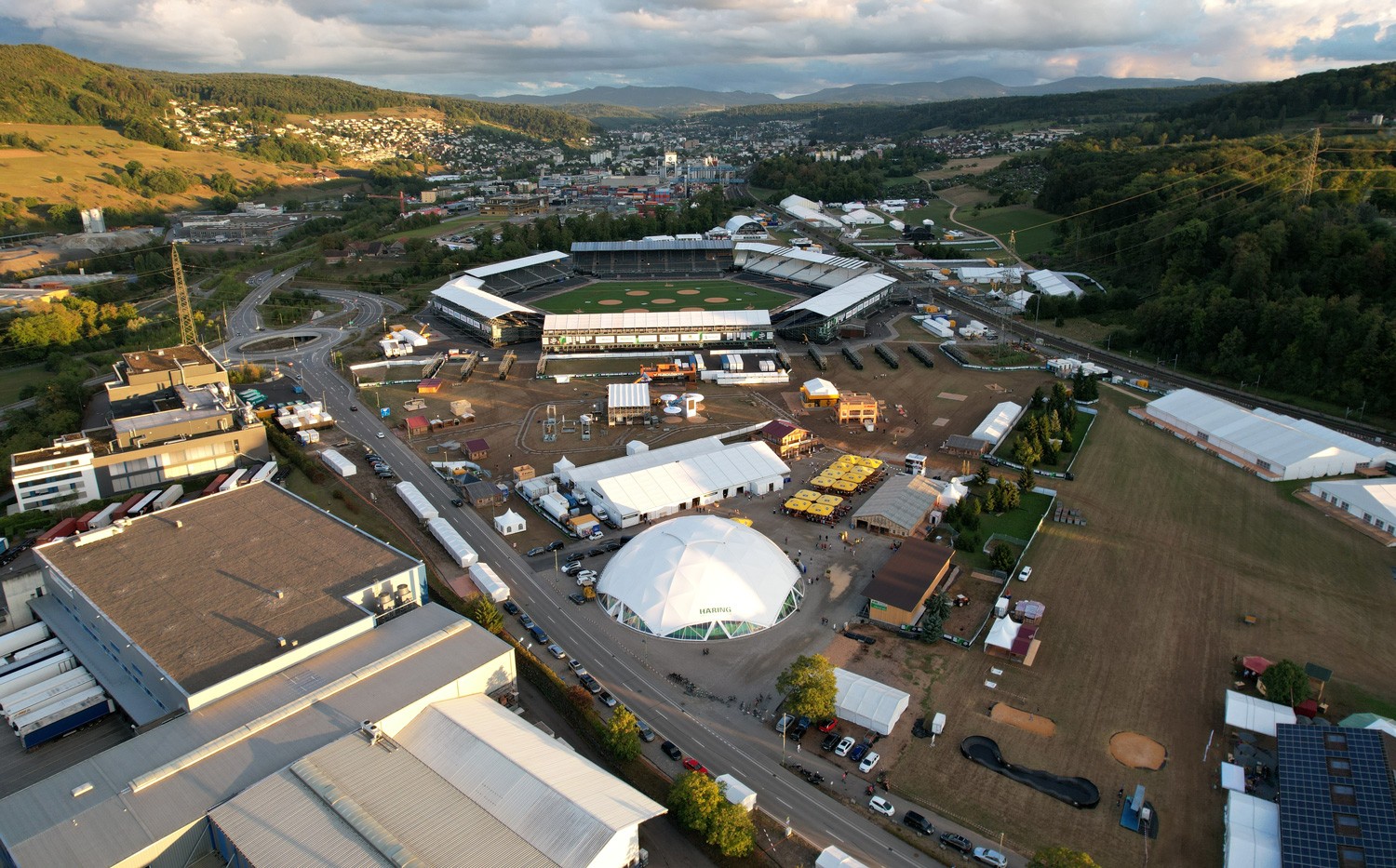 Aufbau der Festarena fürs ESAF in Pratteln