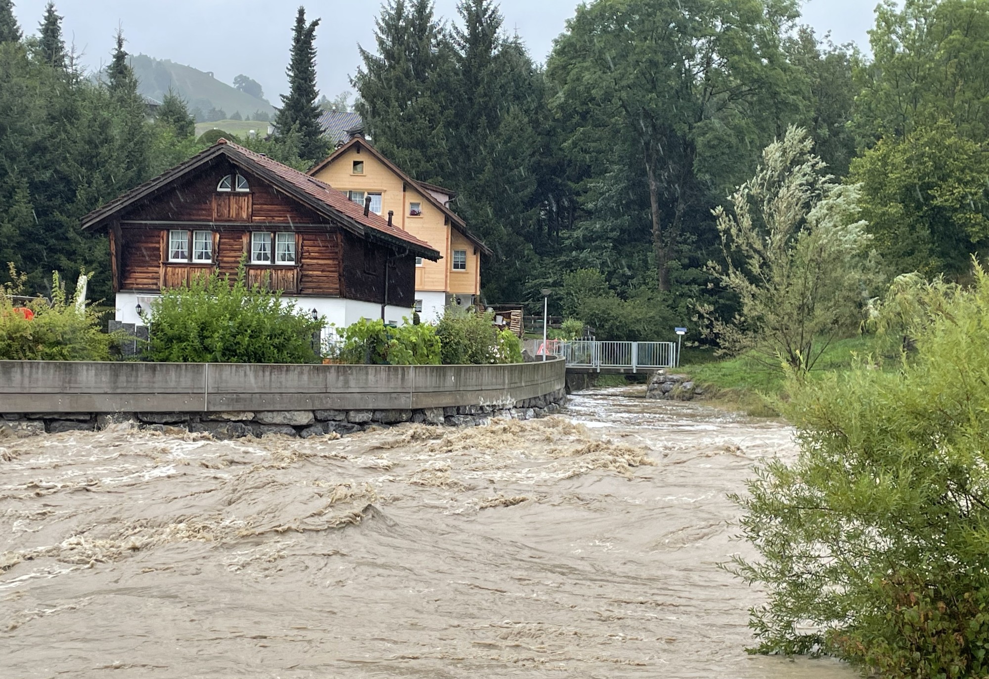 Abfluss Sitter beim Zufluss Lauftenbach Hochwasser Appenzell