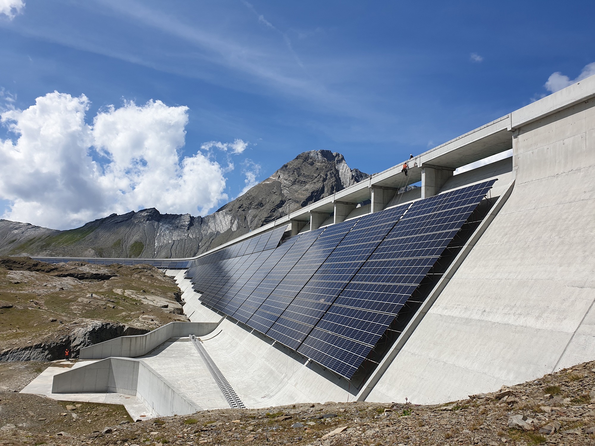 AlpinSolar Solaranlage auf Muttsee-Staumauer Axpo