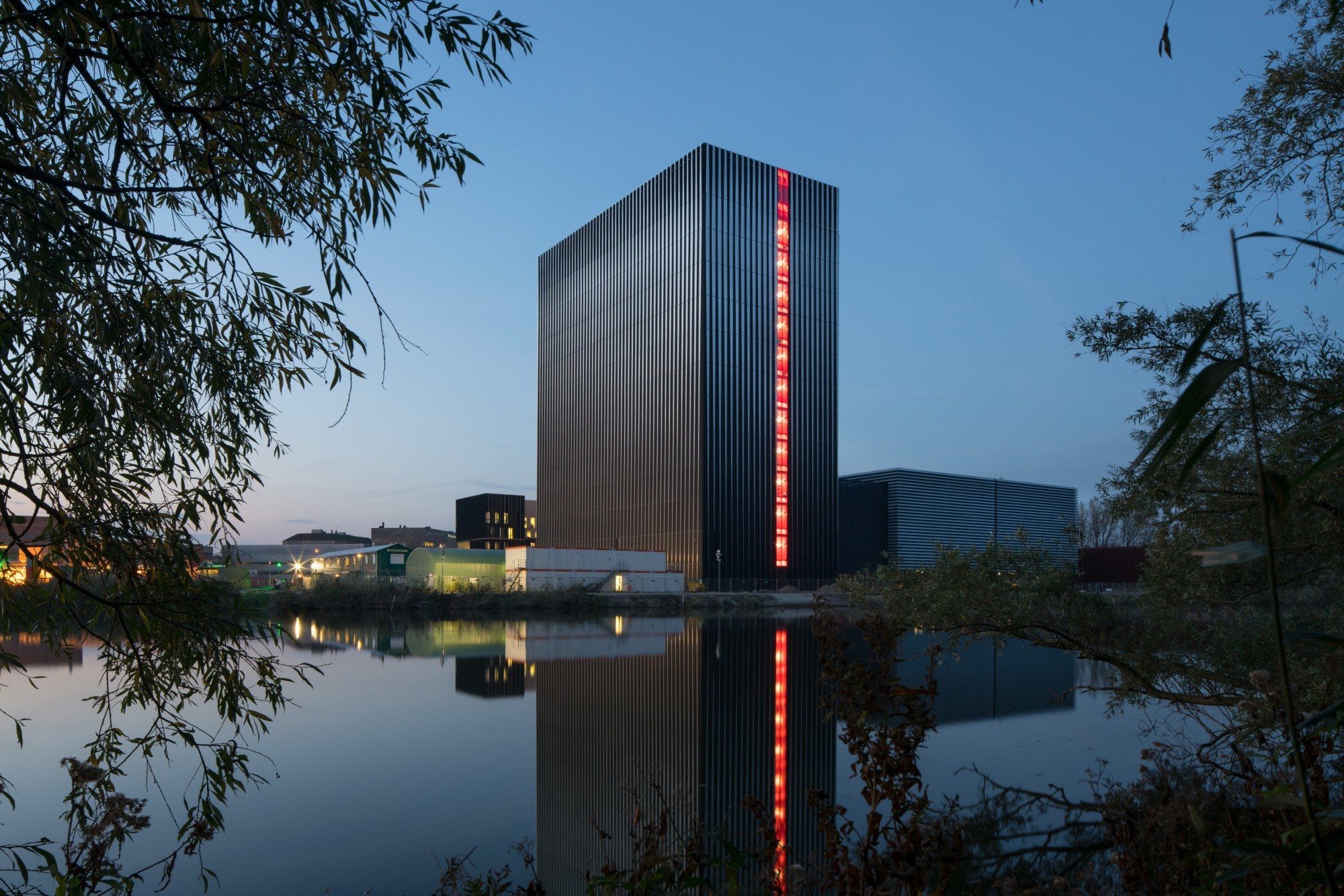 Datacenter AM4, Amsterdam, Niederlande, Benthem Crouwel Architects