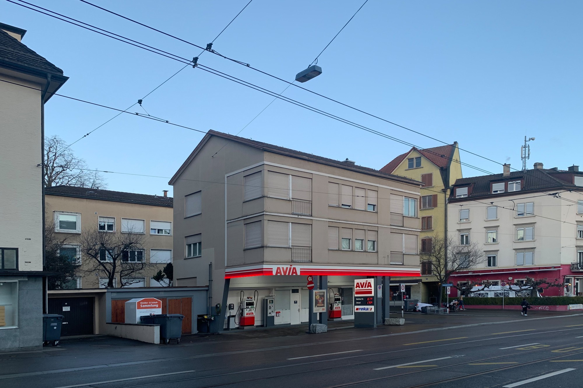 Haus in Zürich-Wollishofen vor Holz-Aufstockung