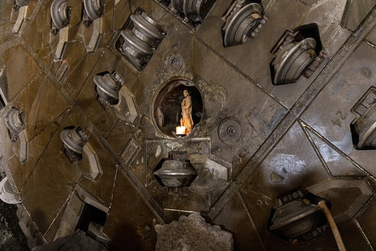 Heilige Barbara Schutzpatronin der Tunnelbauleute im Bohrkopf