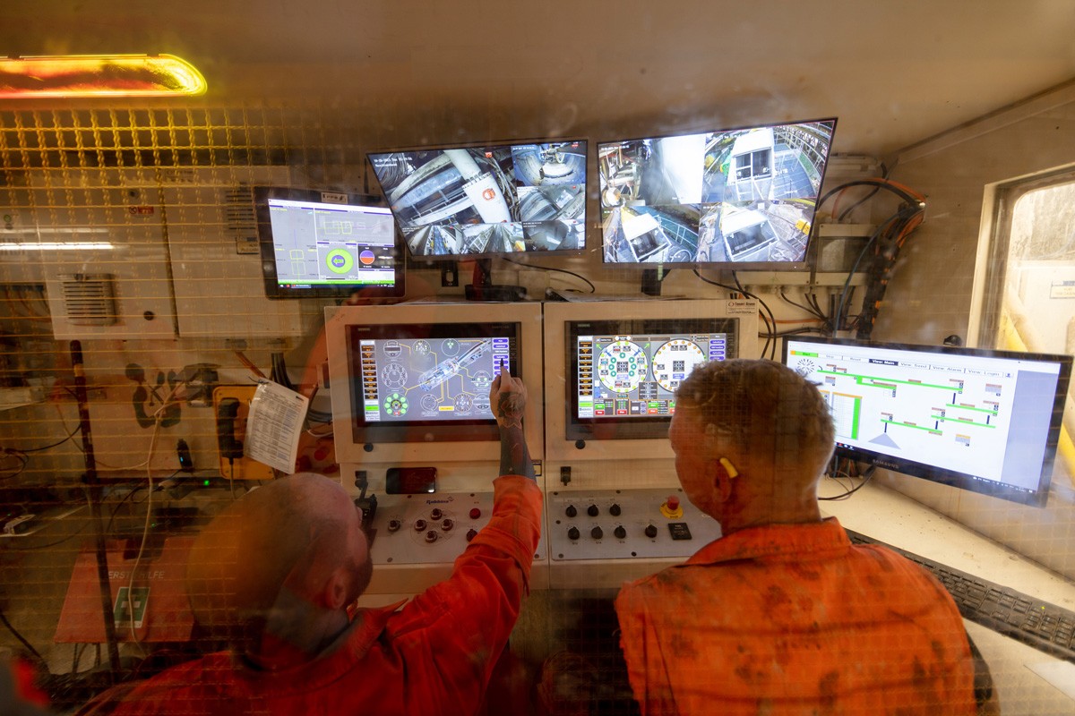 Steuerzentrale in der Tunnelbohrmaschine