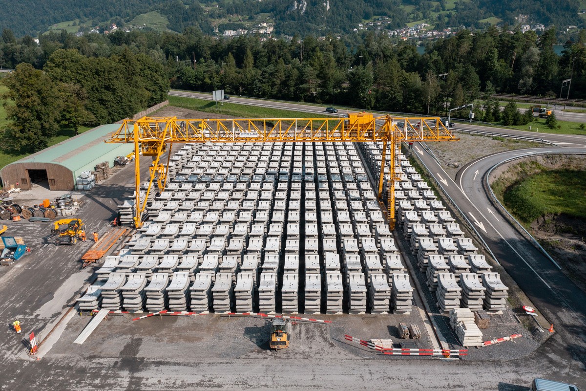 Volles Tübbinglager auf der Baustelle im Gäsi