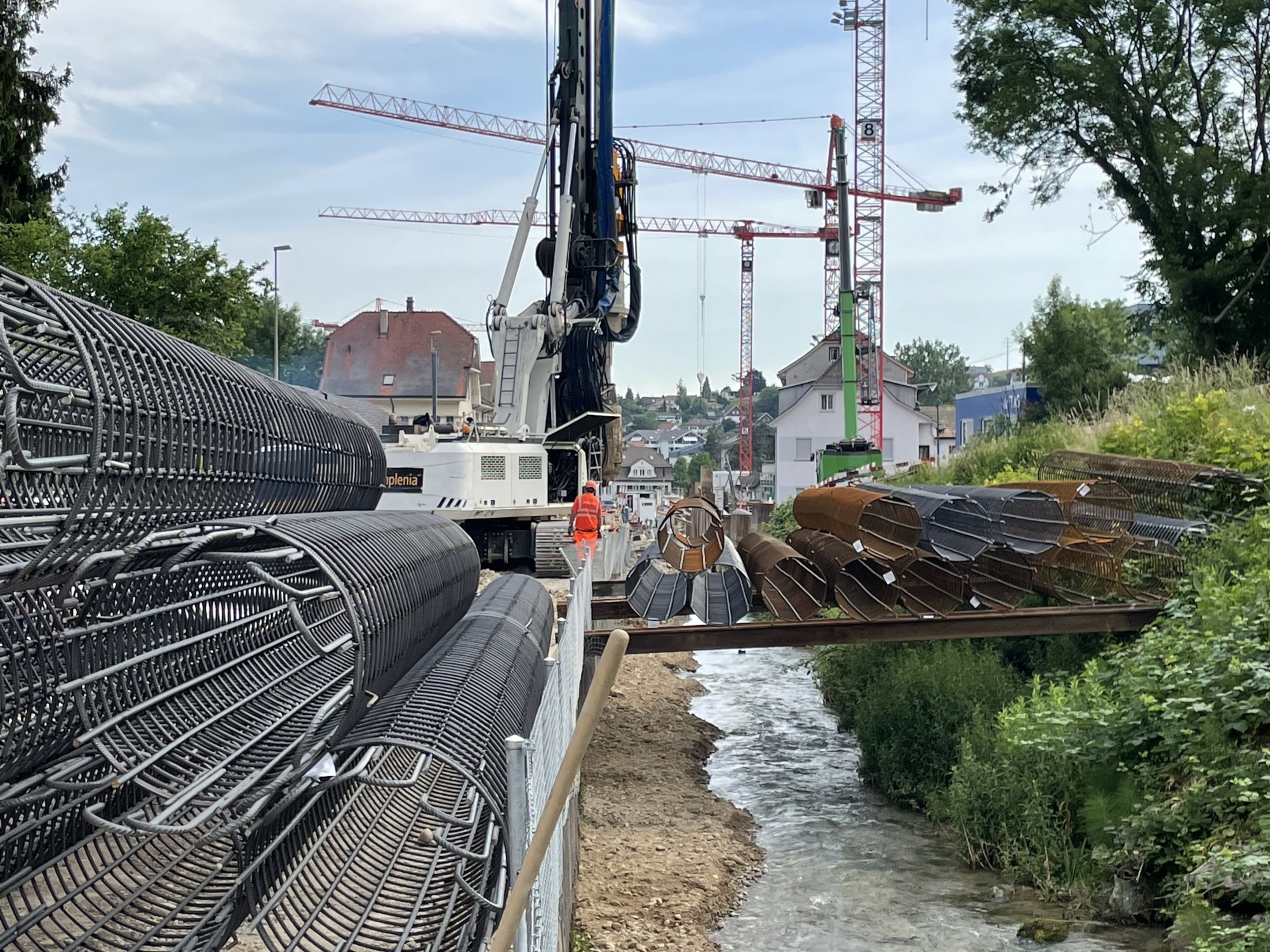 Bohrpfähle als Fundament für die Tragplatte der Bahn in Niederdorf