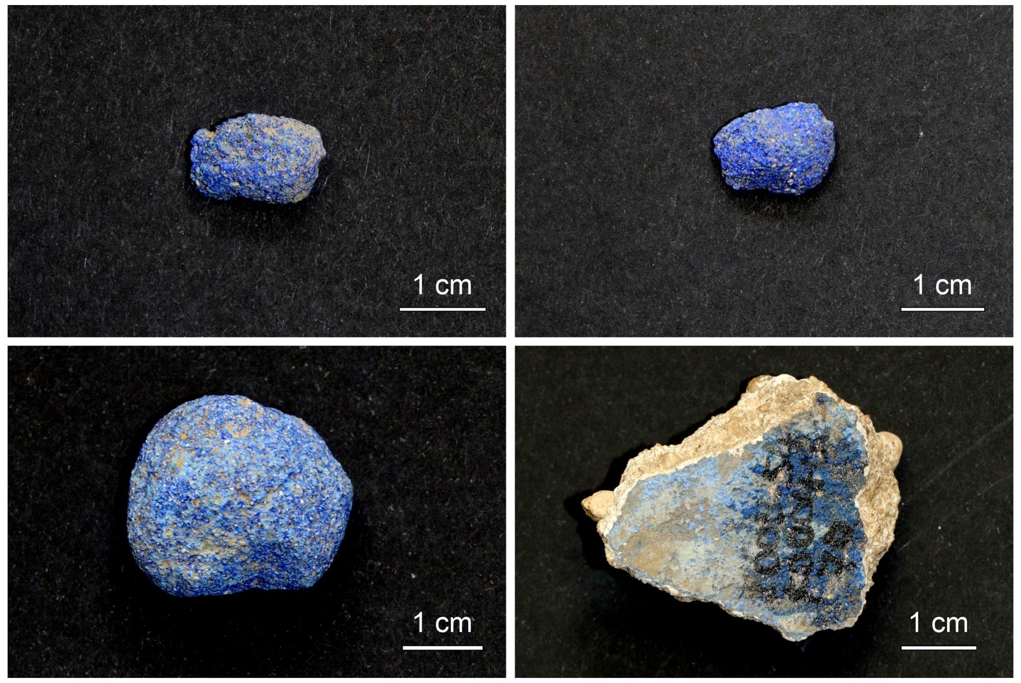 Pigmentkugeln von Ägyptisch Blau und ein Wandfragment