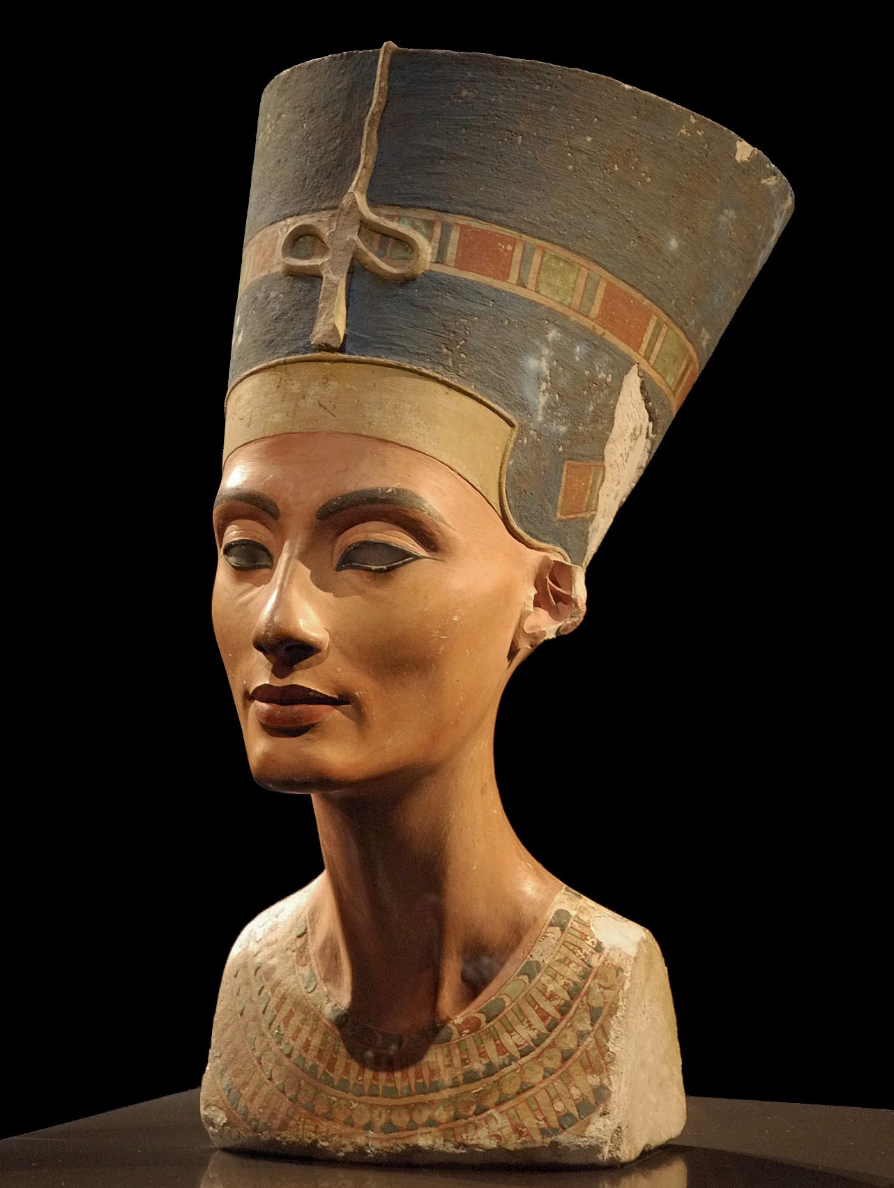 Büste der Nofretete im Ägyptischen Museum Berlin