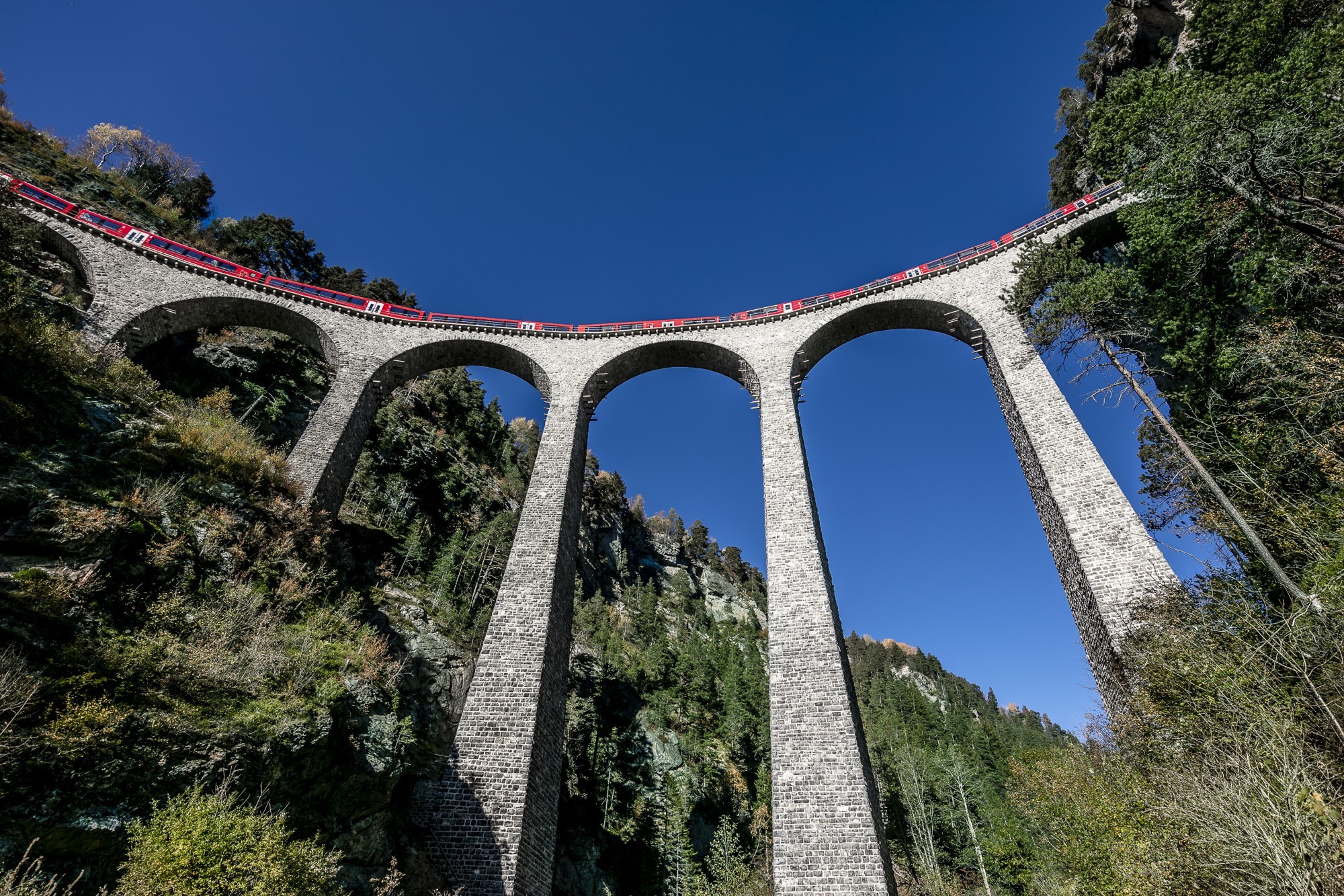 Landwasserviadukt von unten