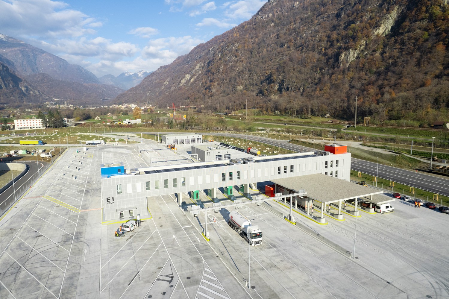 Neues Schwerverkehrskontrollzentrum in Giornico