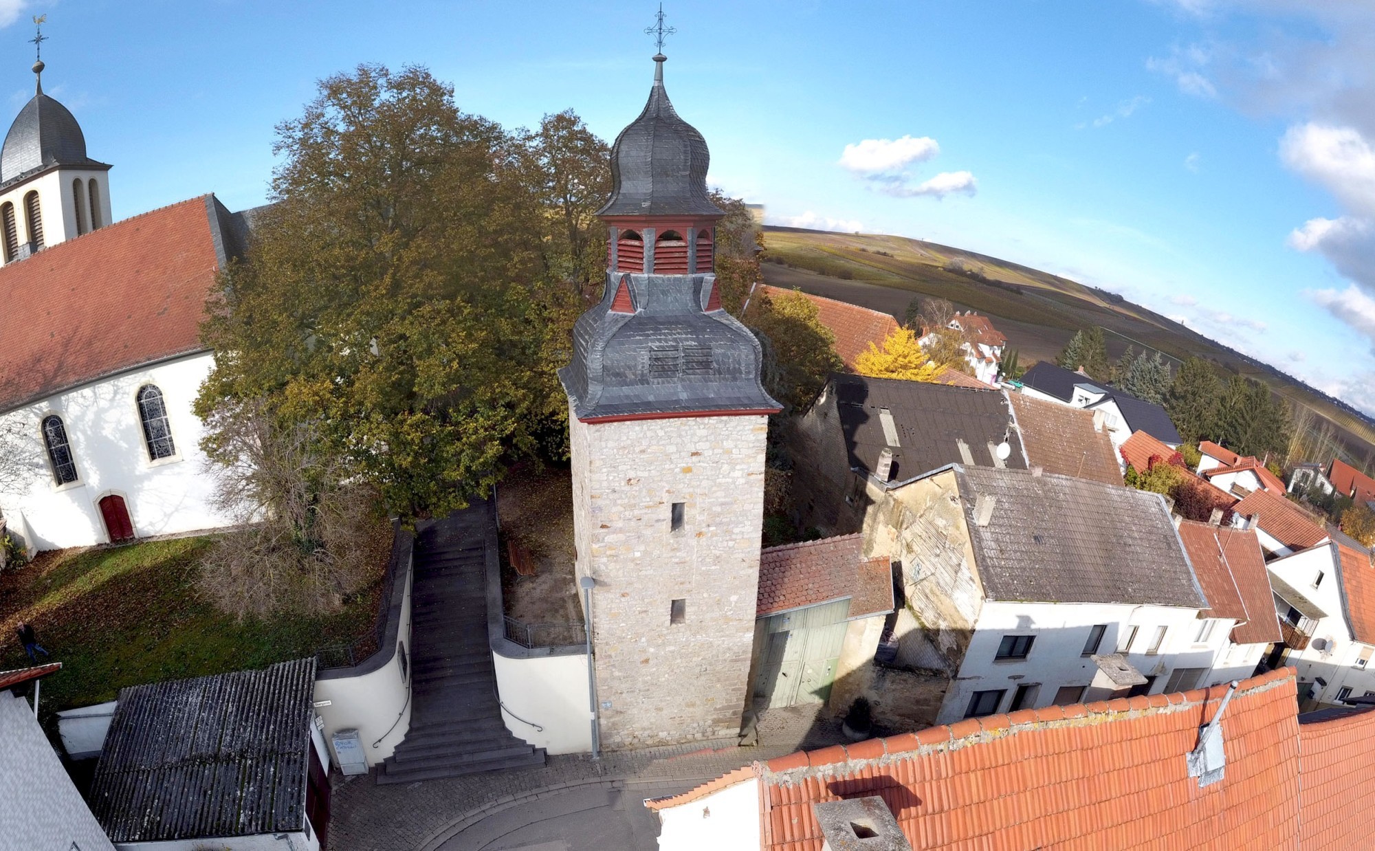 Glockenturm in Gau-Weinheim