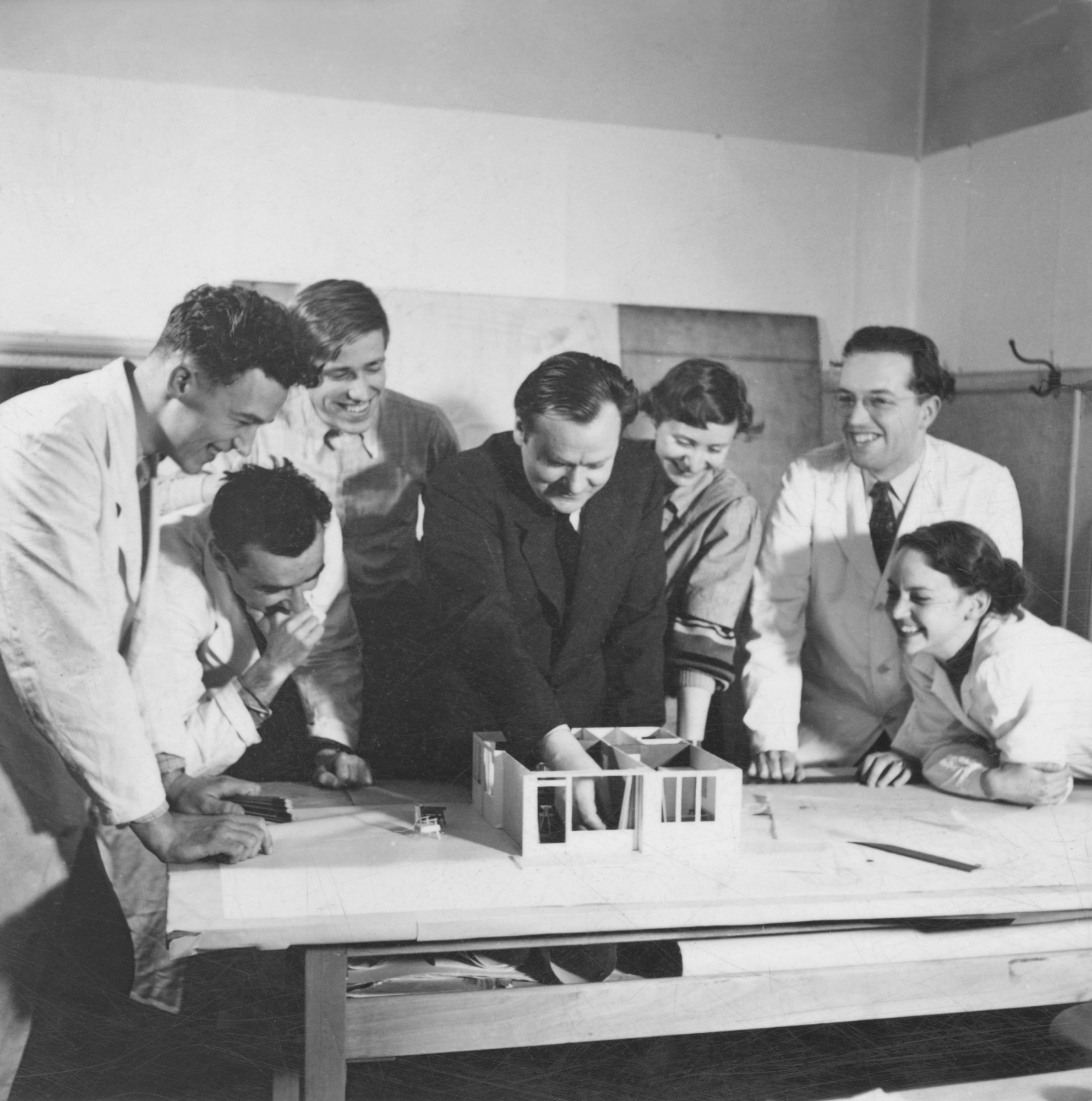 Willy Guhl im Unterricht, Fachklasse für Innenausbau, 1951