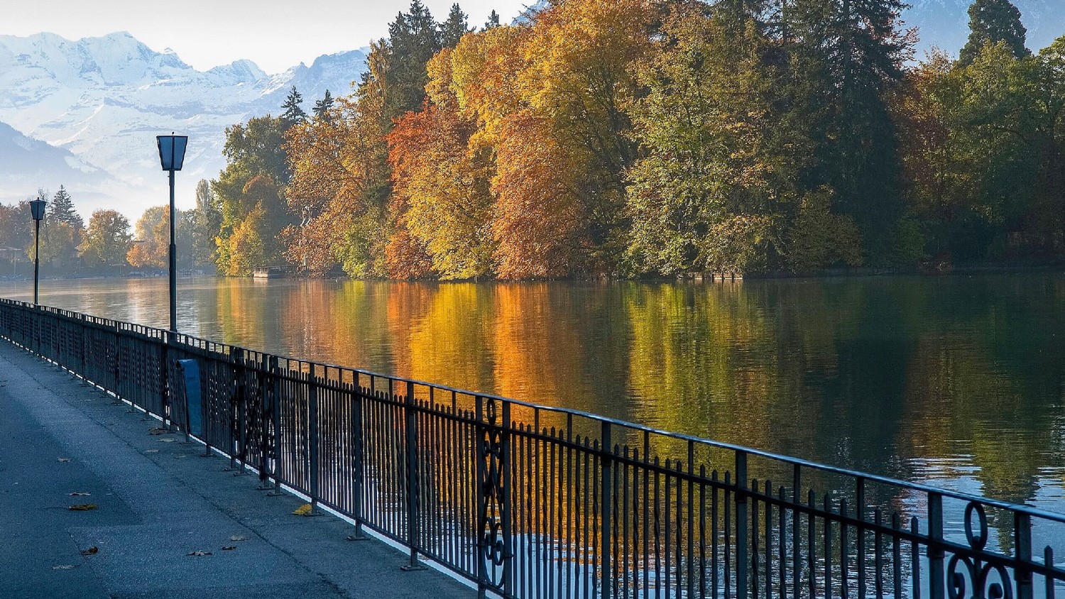 Geländer Aarequai in Thun