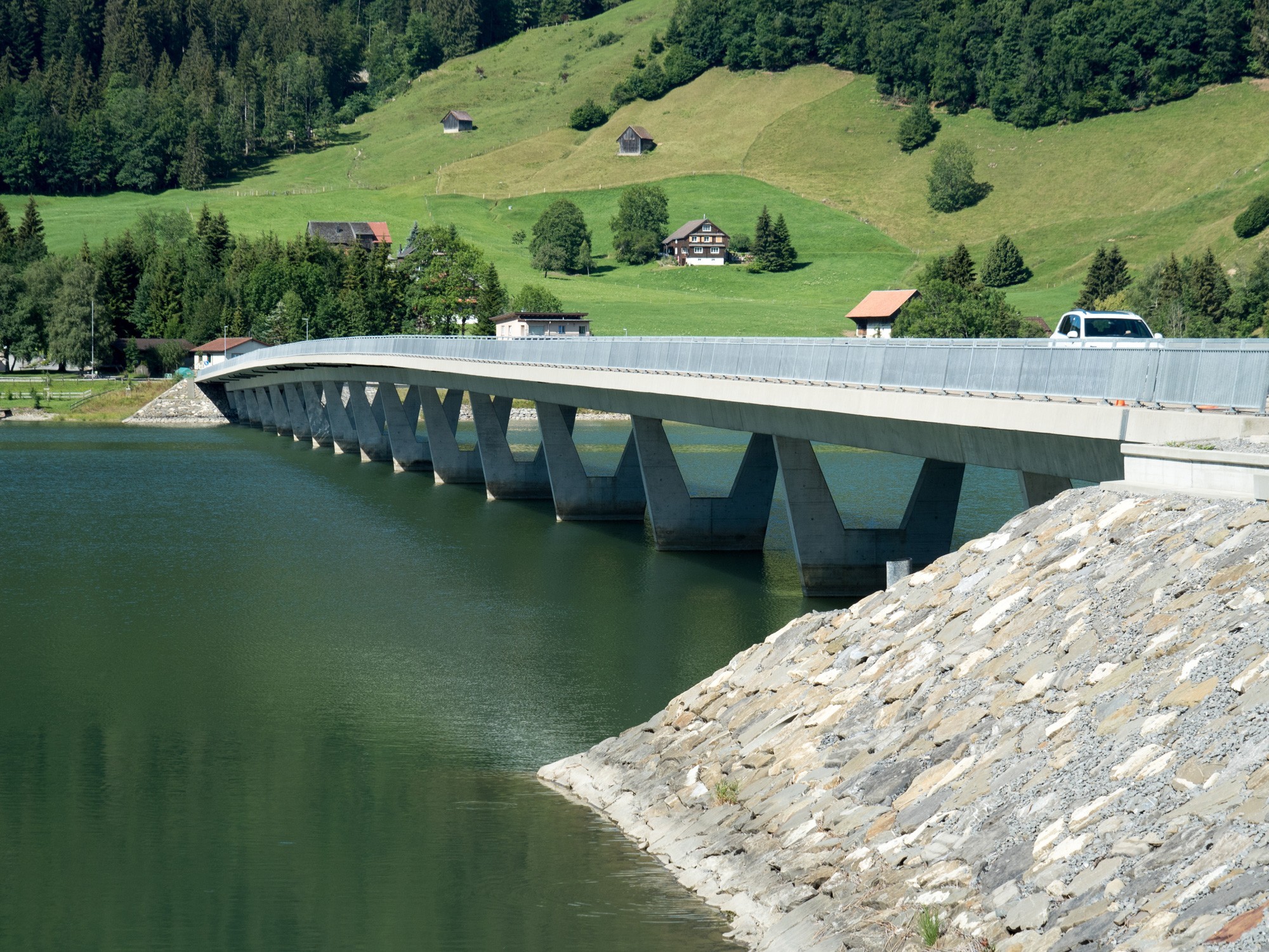 Steinbachviadukt über dem Sihlsee im Kanton Schwyz