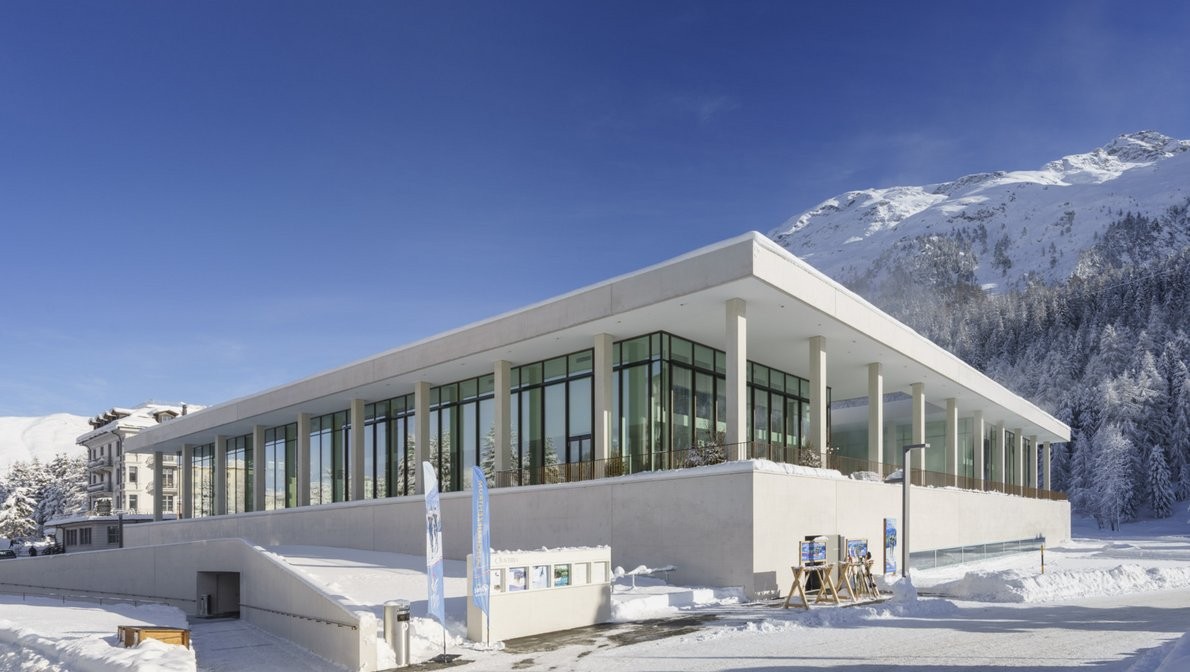 Ovaverva Hallenbad Spa und Sportzentrum in St. Moritz