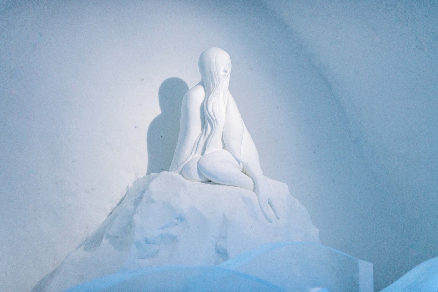 Eisskulptur im Icehotel 33 in Jukkasjärvil Schweden
