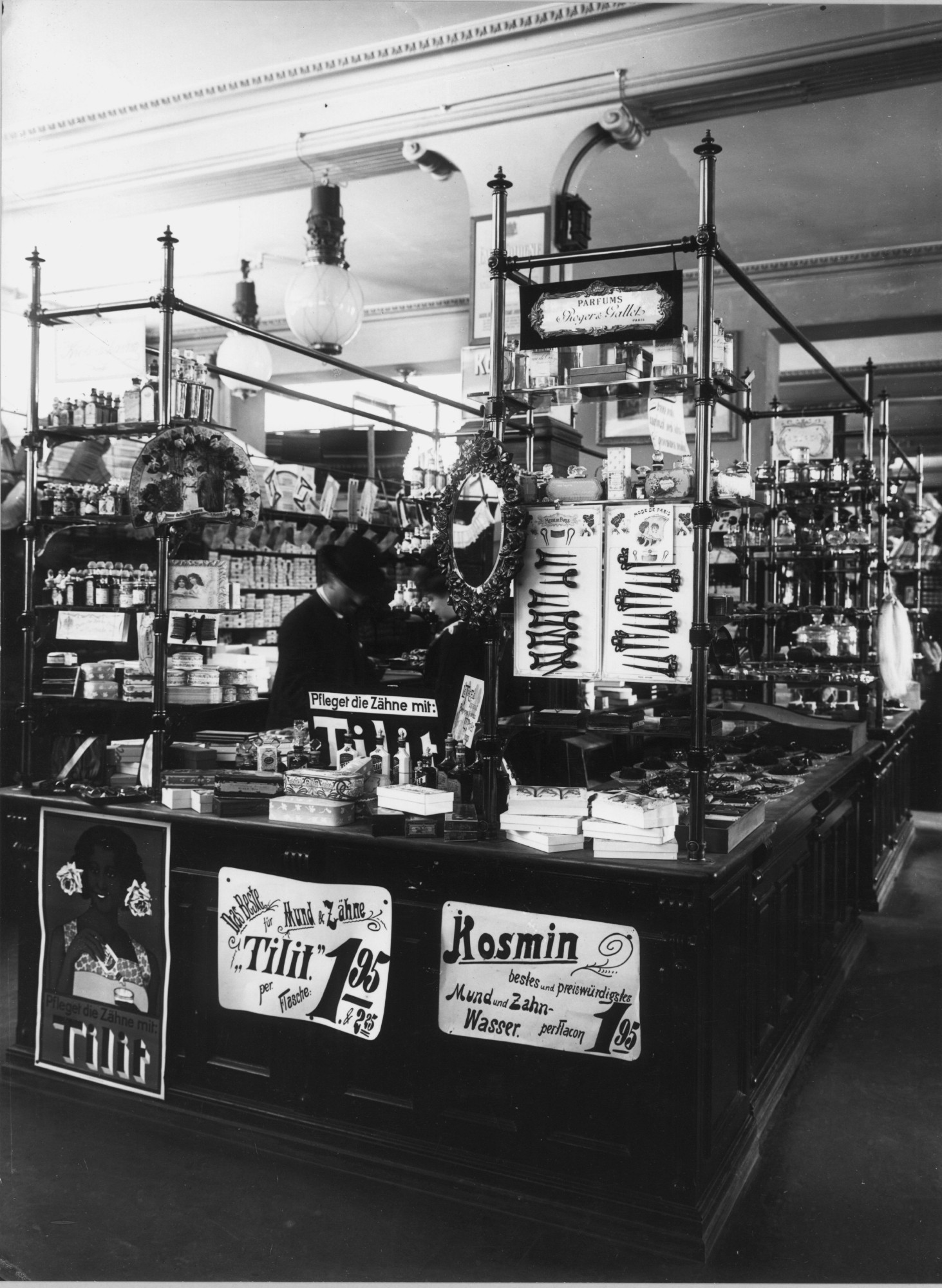 Kosmetikabteilung im Jelmoli-Warenhaus um 1903.