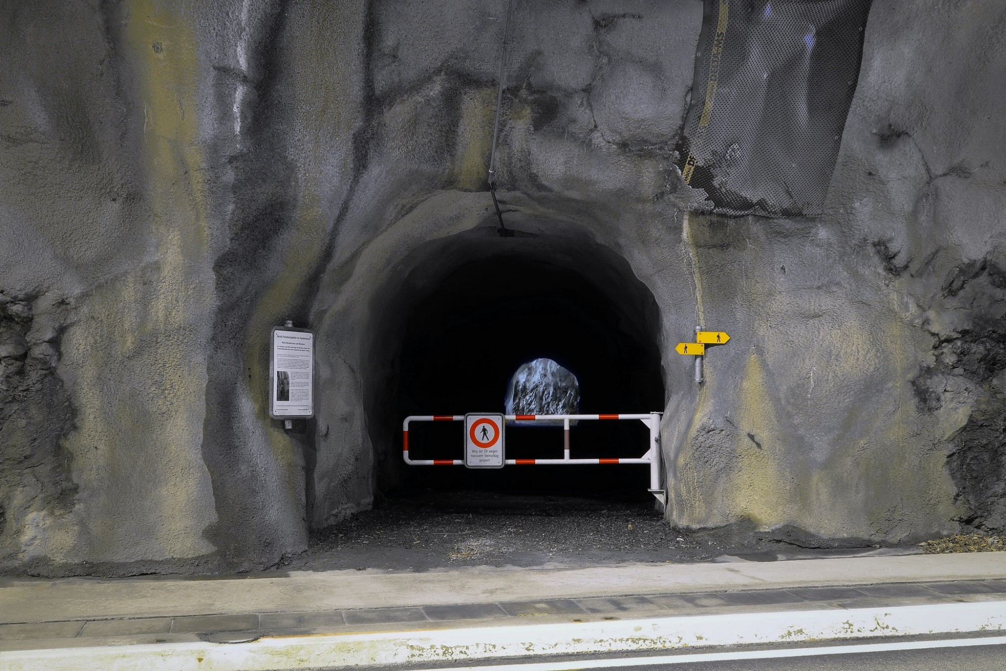 Harderband-Tunnel Wanderweg zwischen Bauen und Isleten