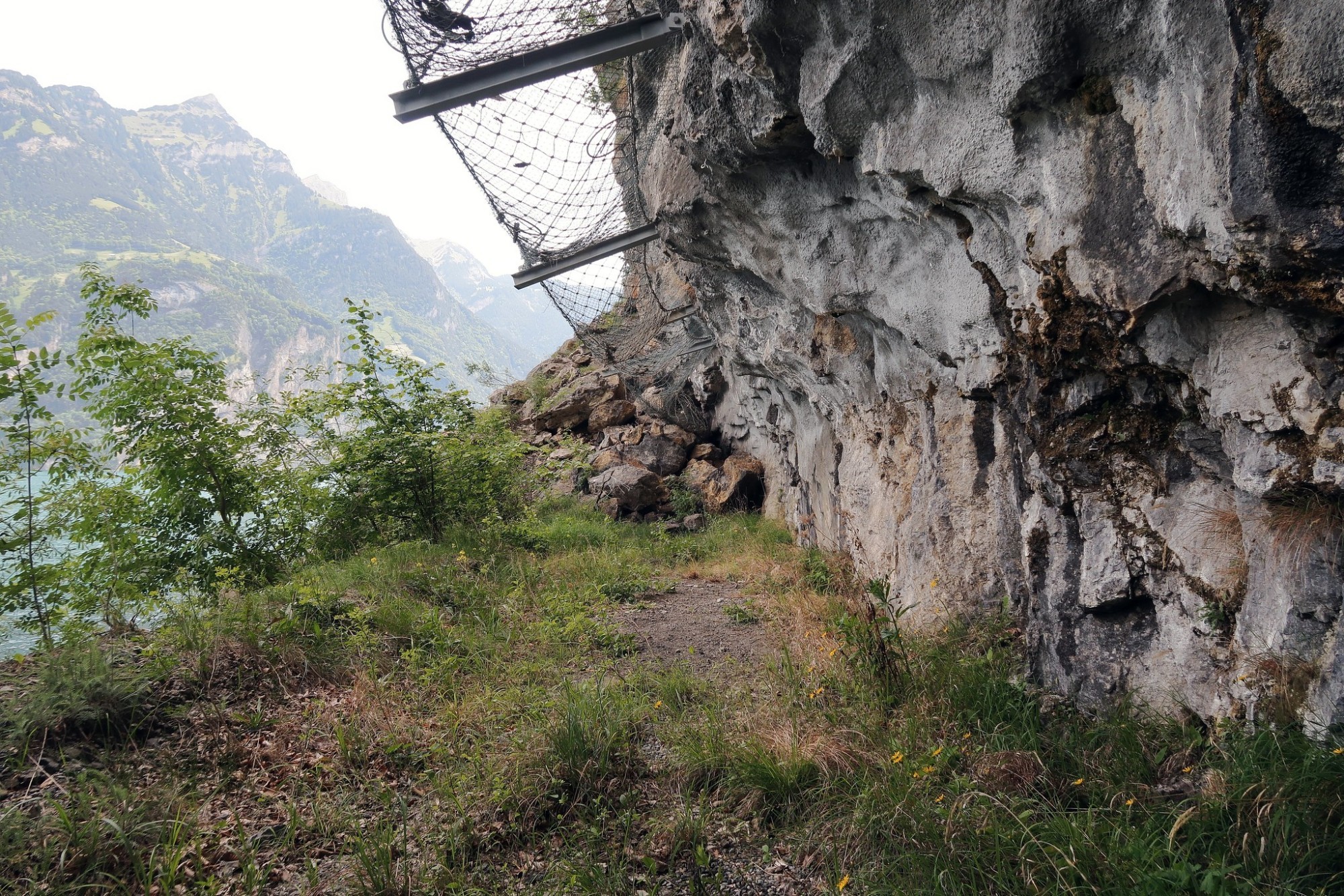 Harderband Wanderweg zwischen Bauen und Isleten