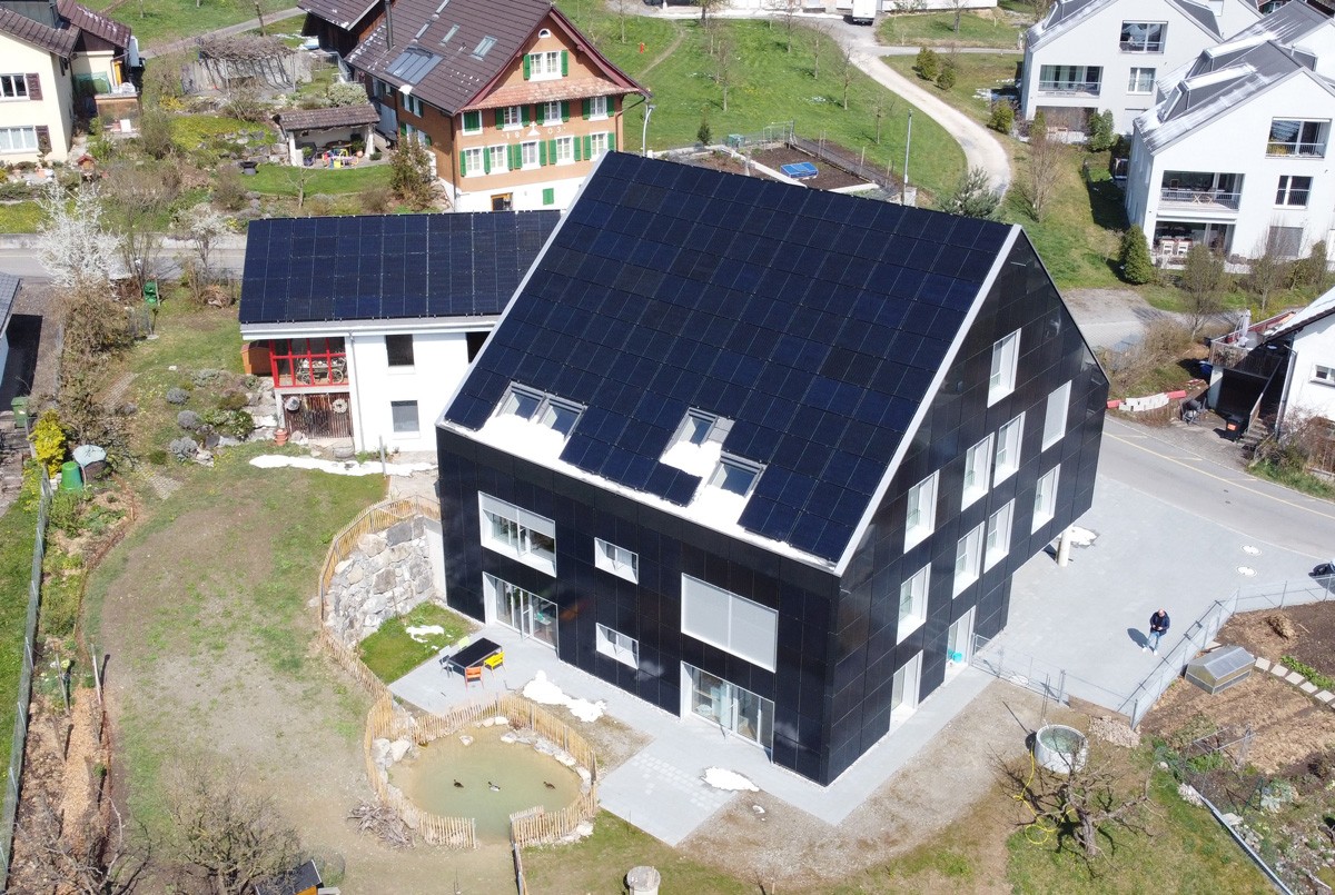 Mehrfamilienhaus im Kanton Aargau mit Solarfassade