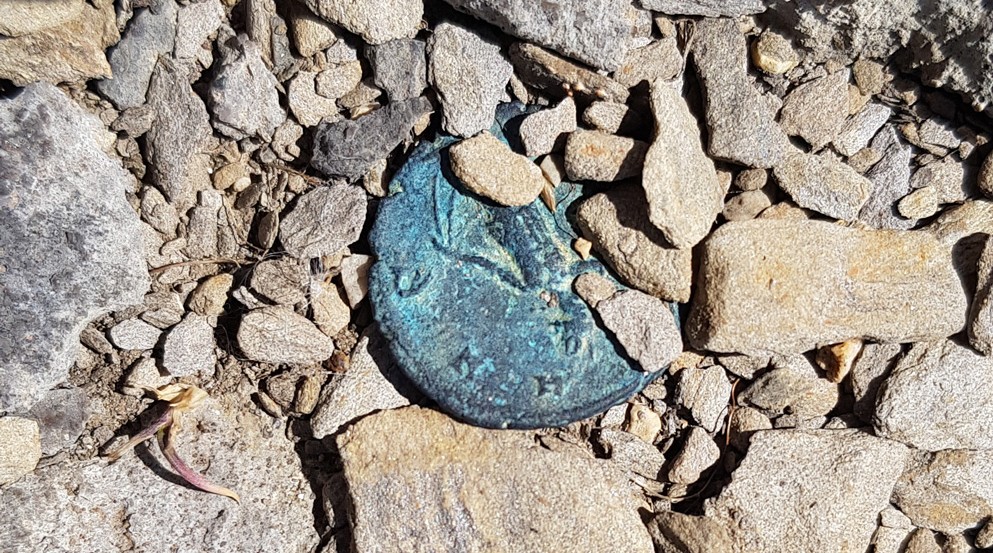 Römische Münze am Fundort beim Ammertenhorn