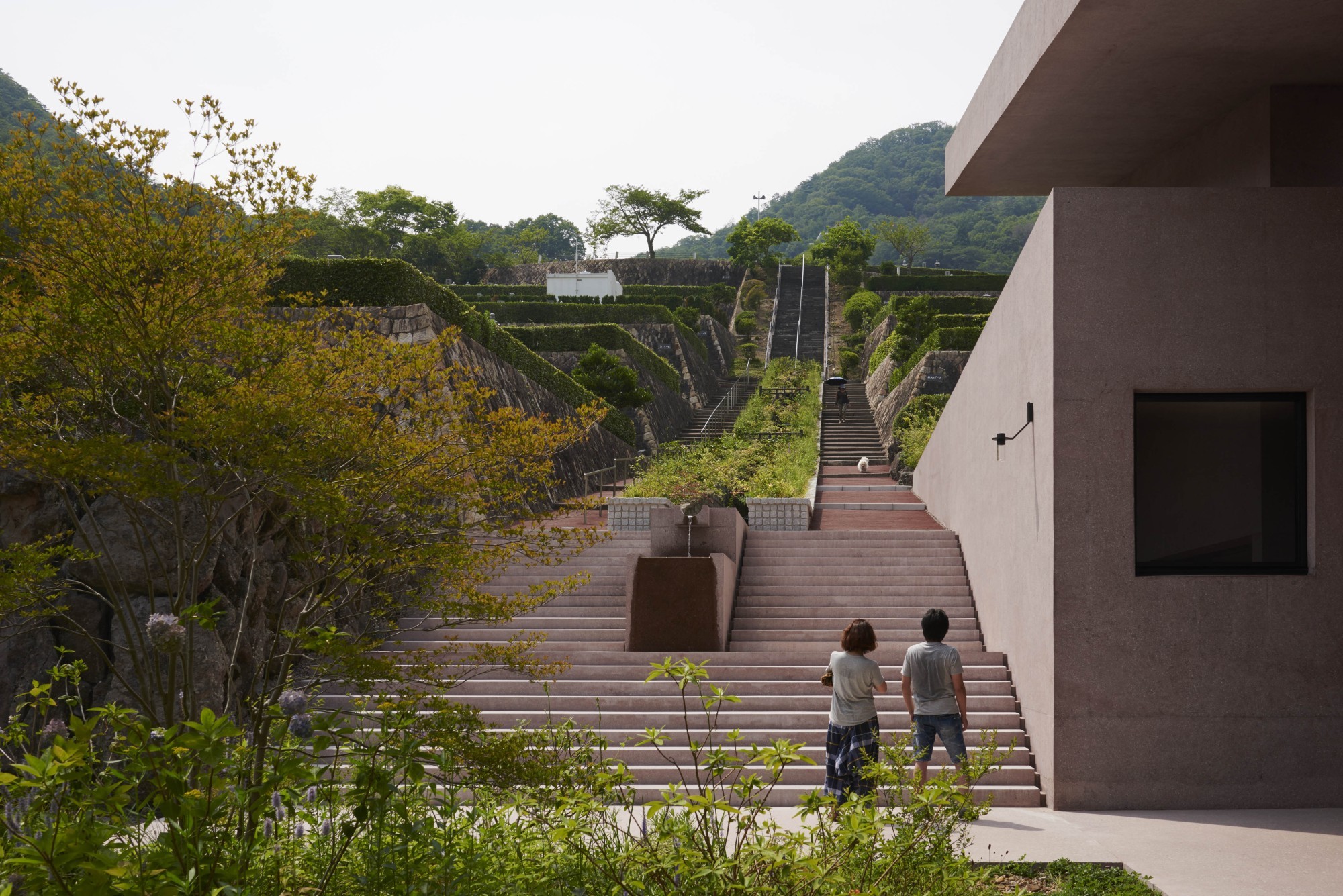 Inagawa Friedhof, Kapelle und Besucherzentrum in Hyogo (Japan), 2017