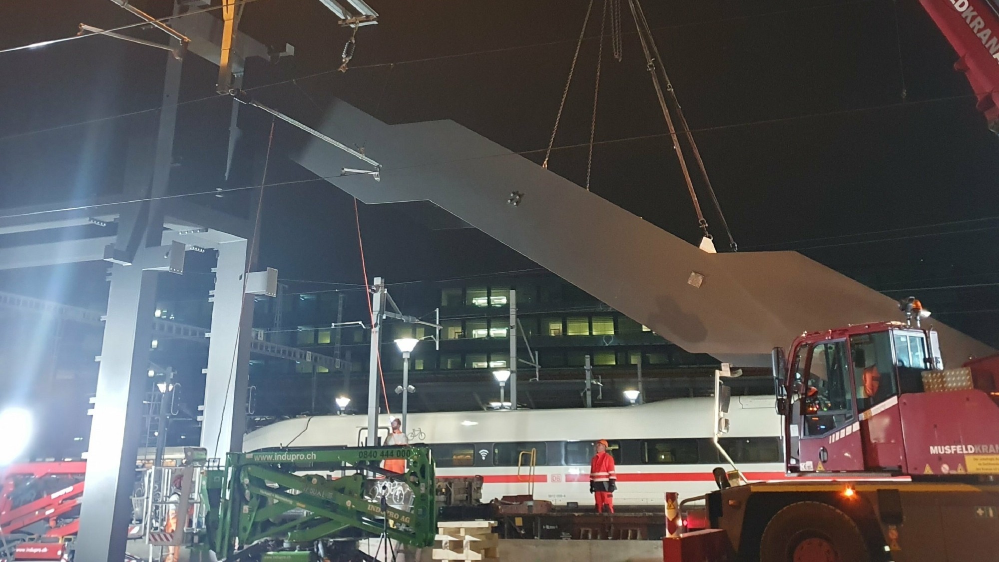 Einheben Treppe Passerelle Bahnhof Basel SBB