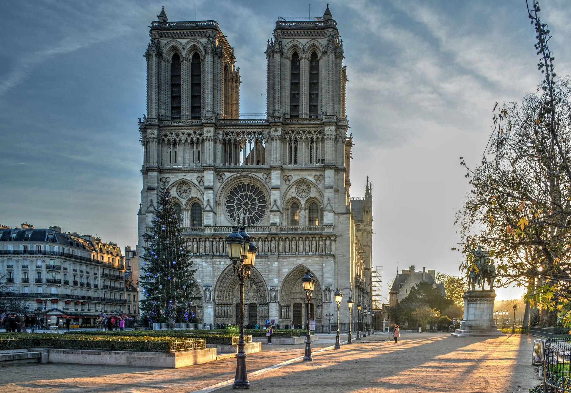 Notre-Dame von Paris im Morgenlicht.