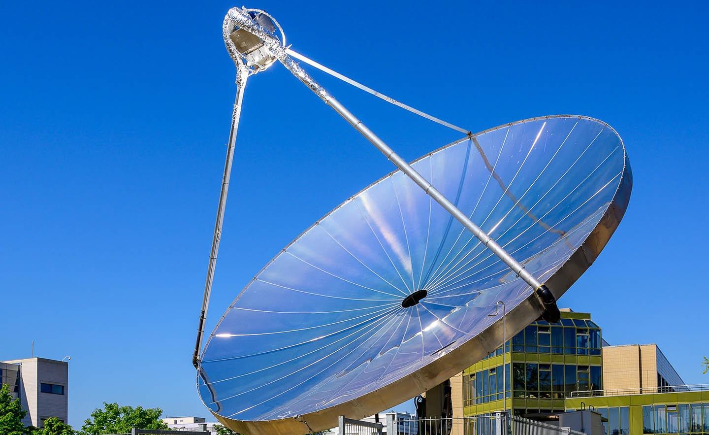 Solarreaktor auf Campus der EPFL in Lausanne