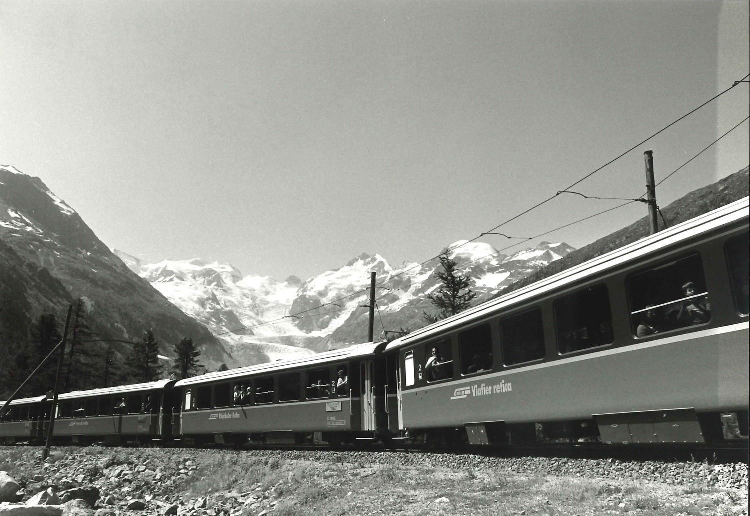Bernina Express vor Morteratschgletscher