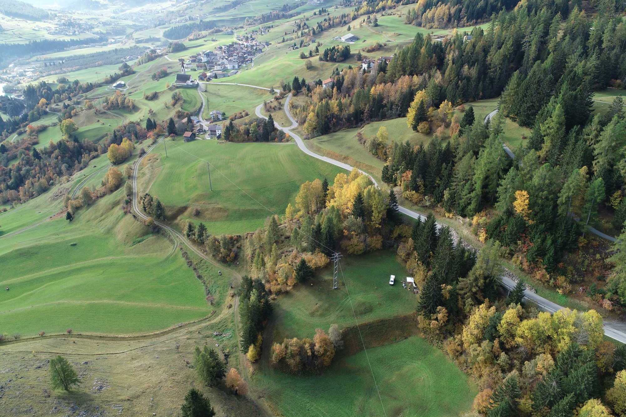 Luftbild des Fundorts Salouf-Vostga