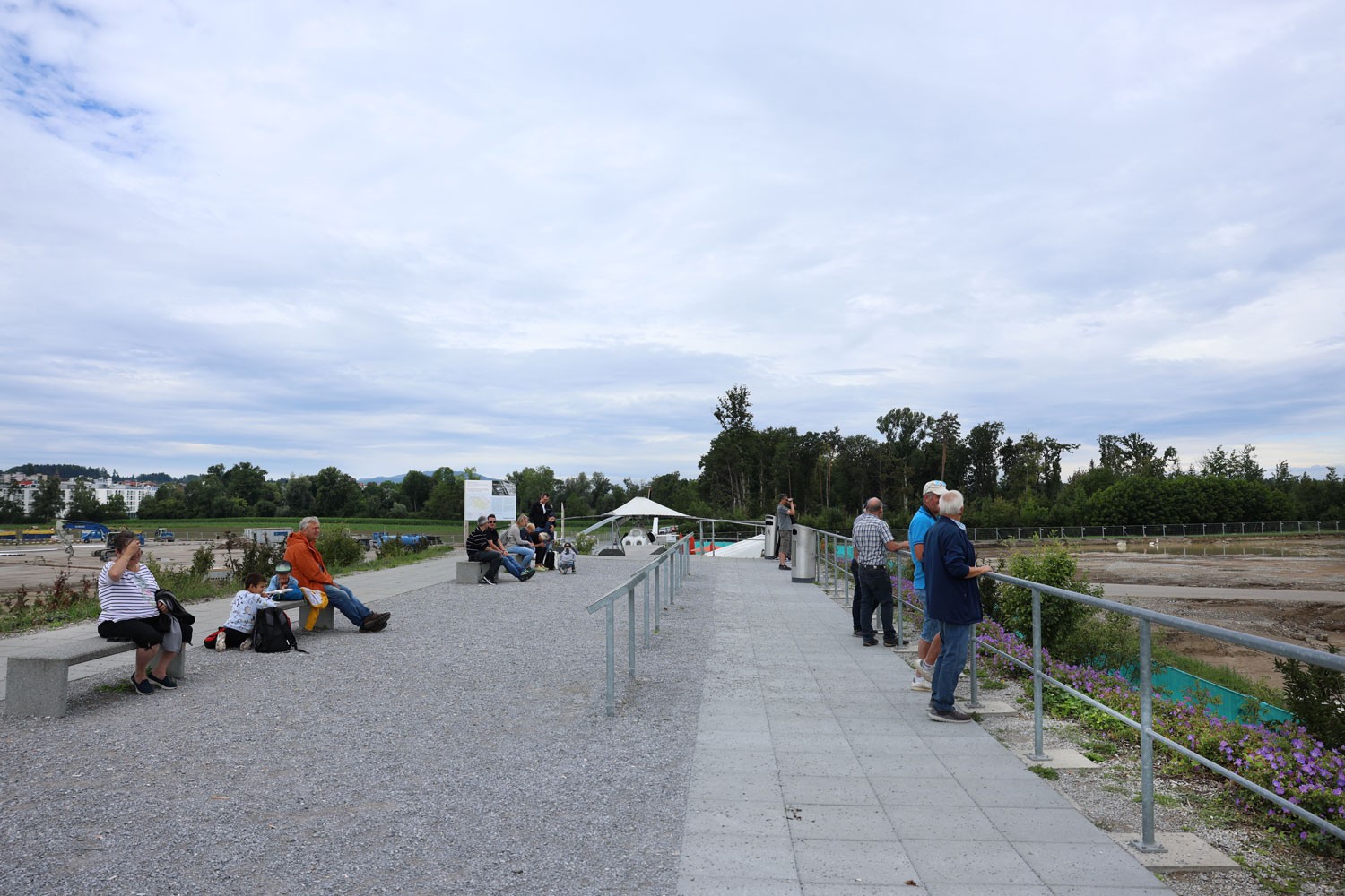 Spotterhügel Heligrill am Flughafen Zürich