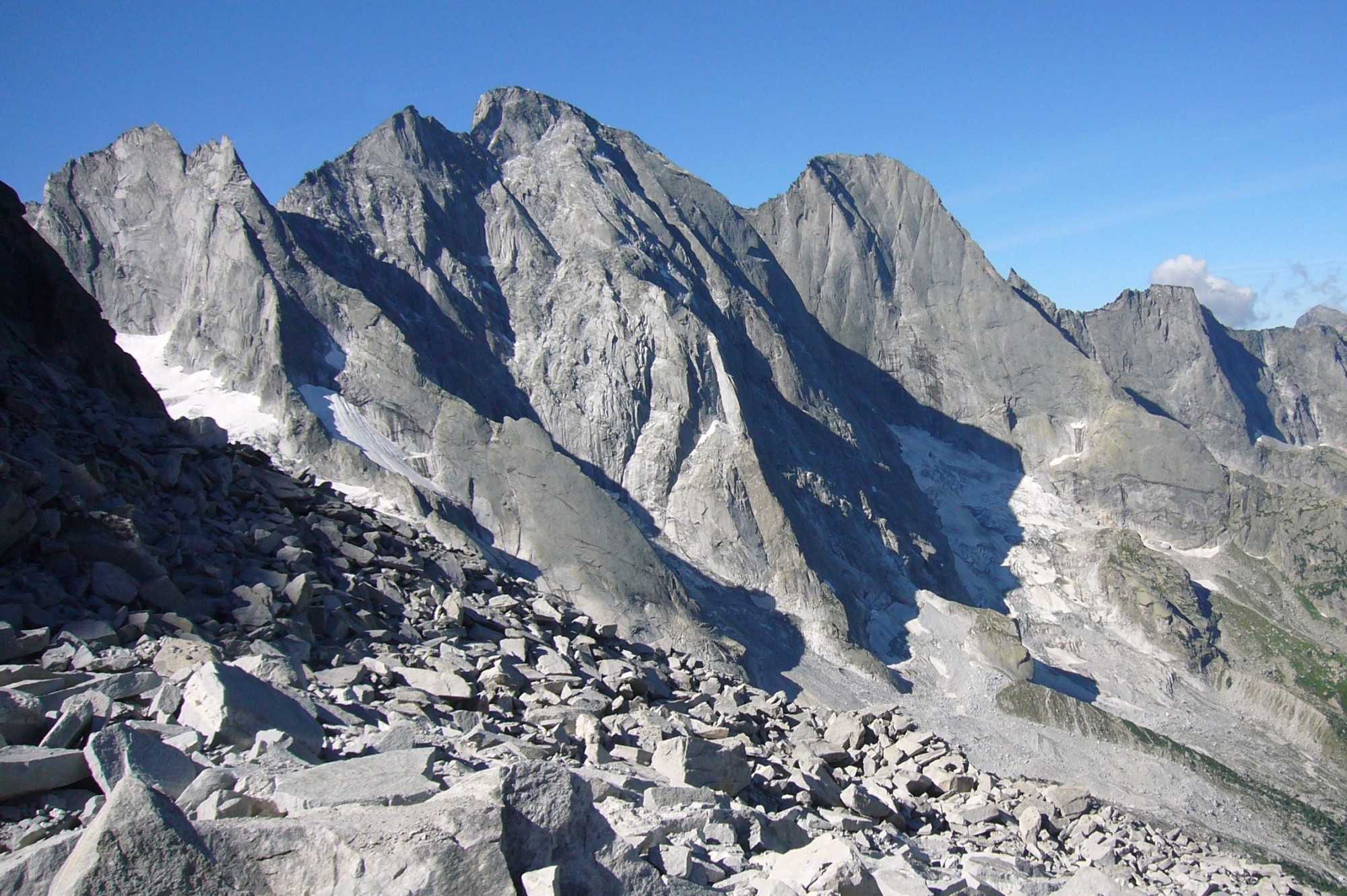 Piz Cengalo vor dem Felssturz.