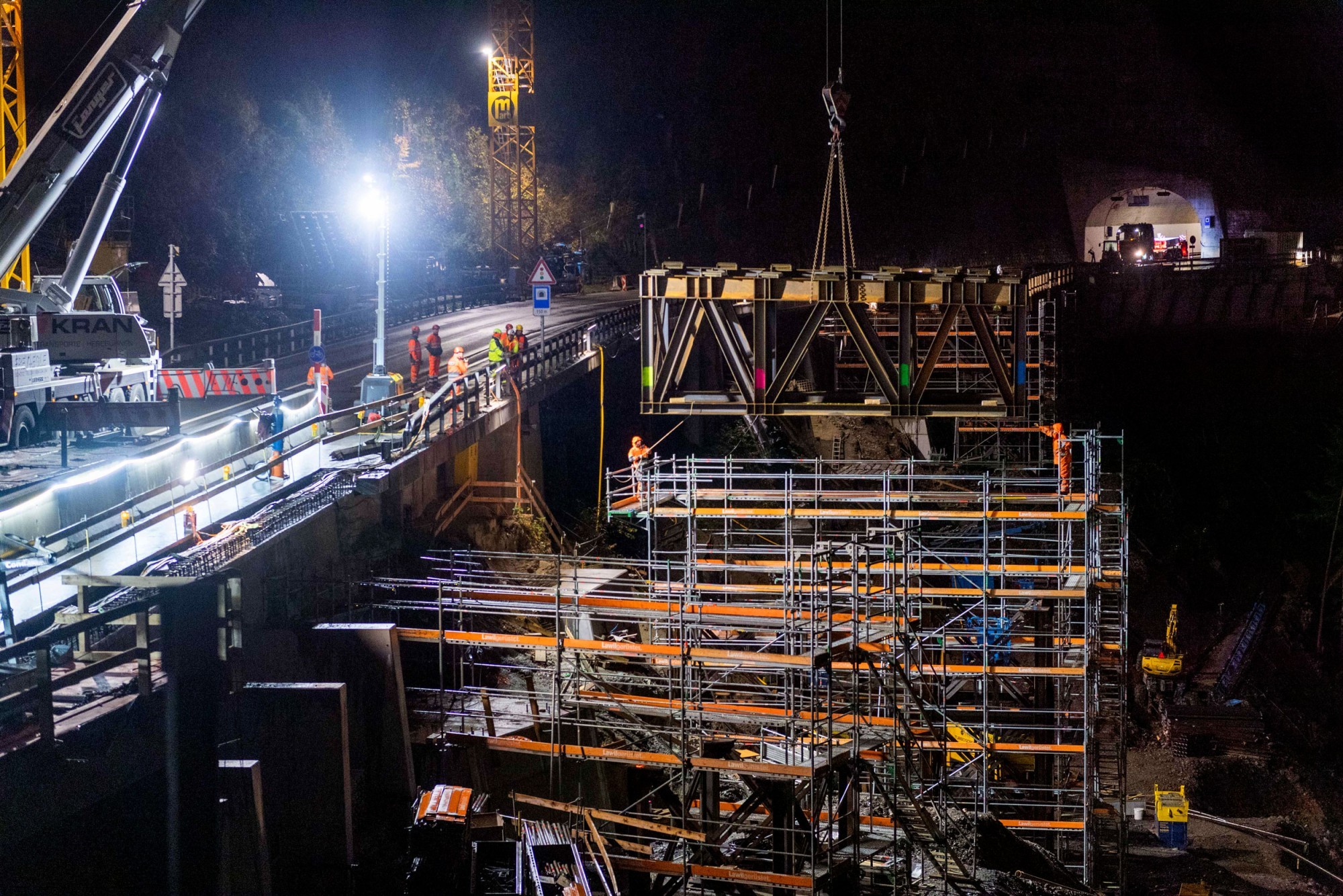 Bau Hilfsbrücke Gumpisch neue Axenstrasse 2023