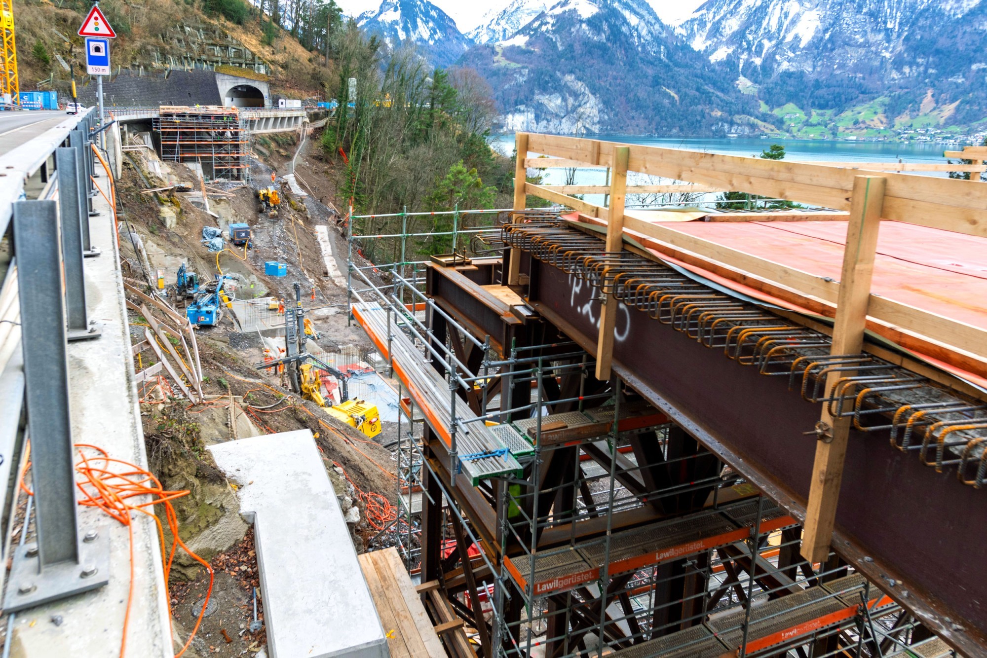 Bau Hilfsbrücke Gumpisch für neue Axenstrasse