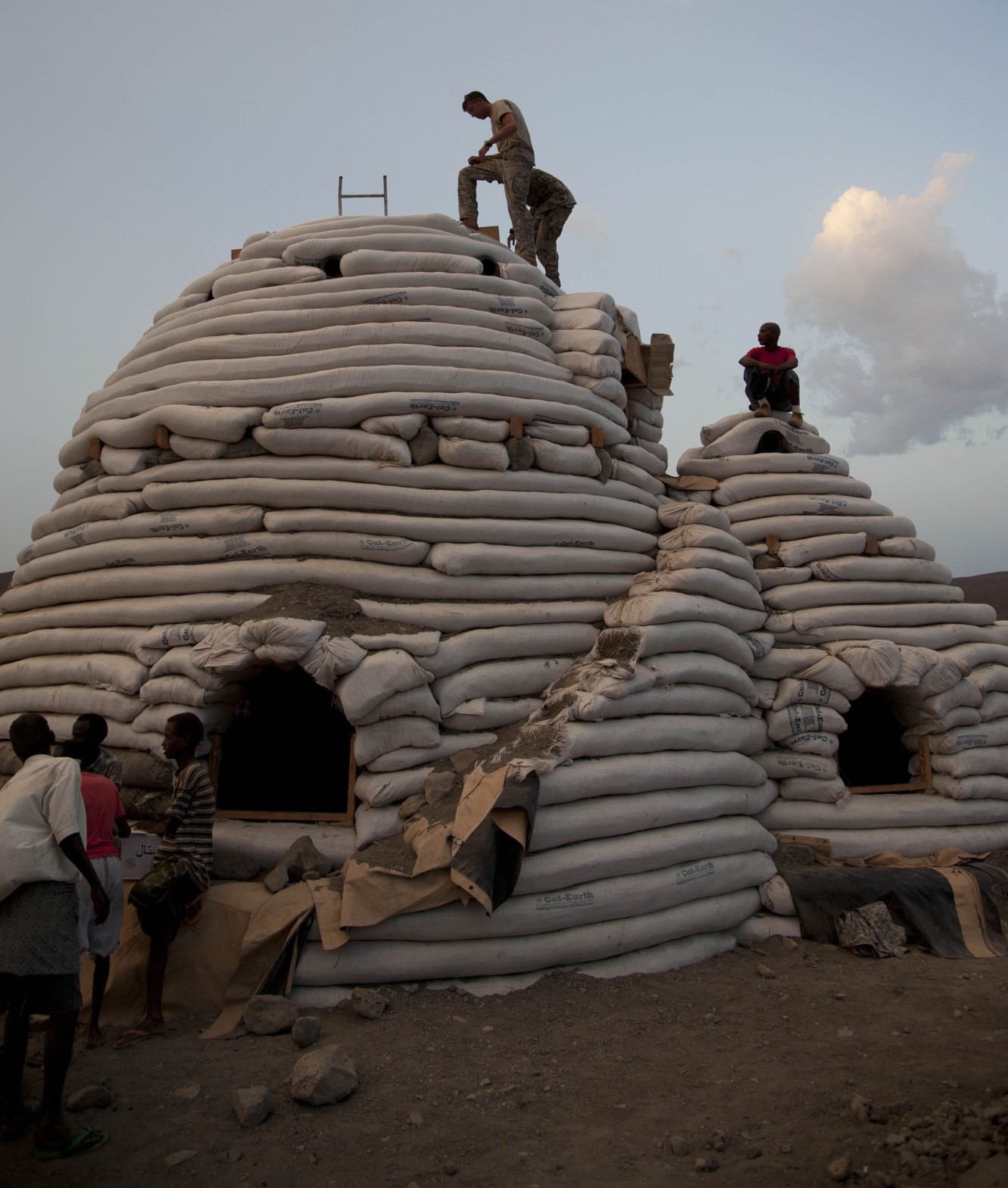 Bau eines Lehmhauses mit SuperAdobe