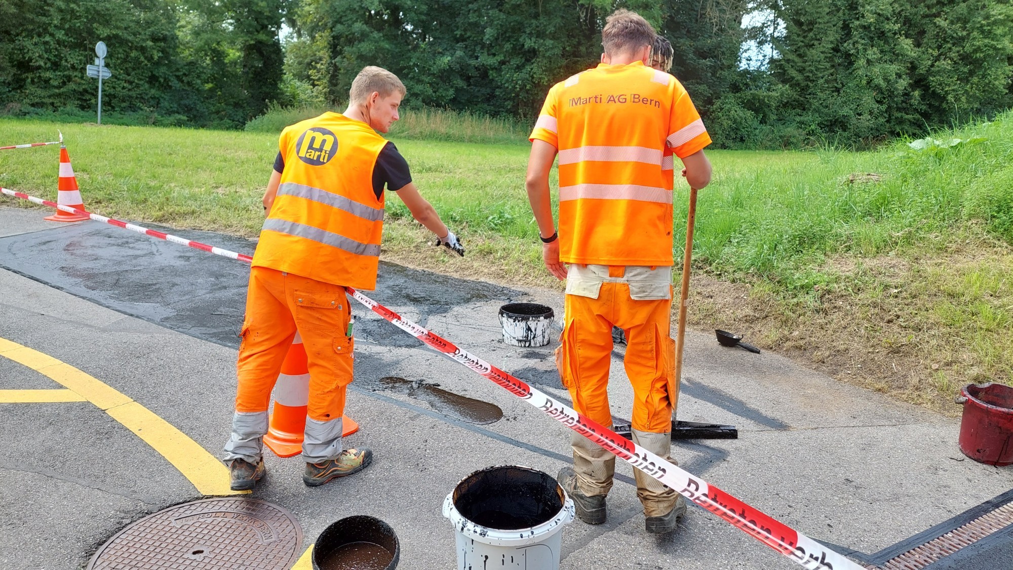 Kaltasphalt, Belagschicht, Strassenunterhalt, Kiesen BE, Biochar, InfraTrace GmbH