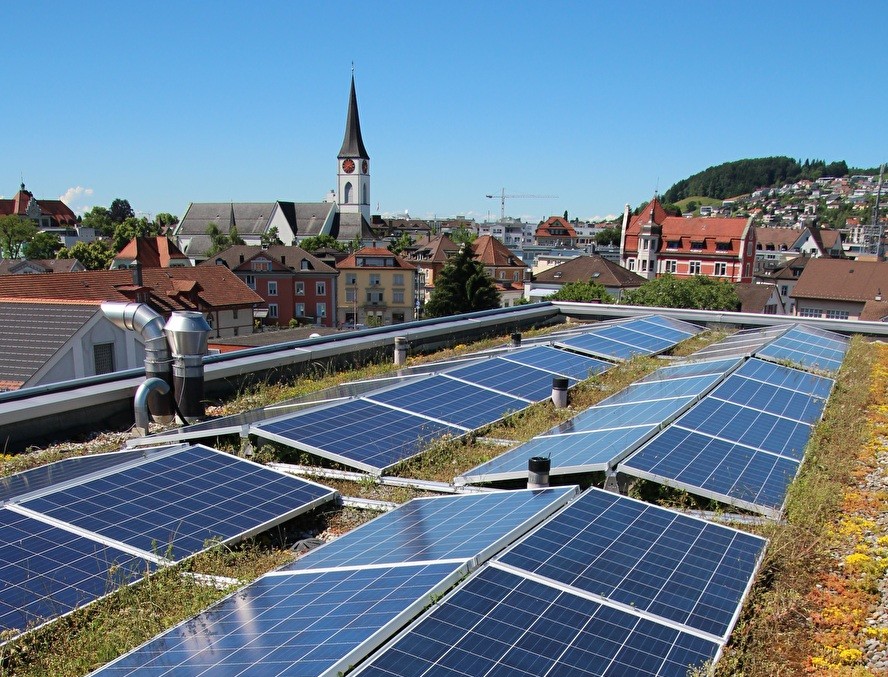 Solaranlage auf Dach in Stadt Wil