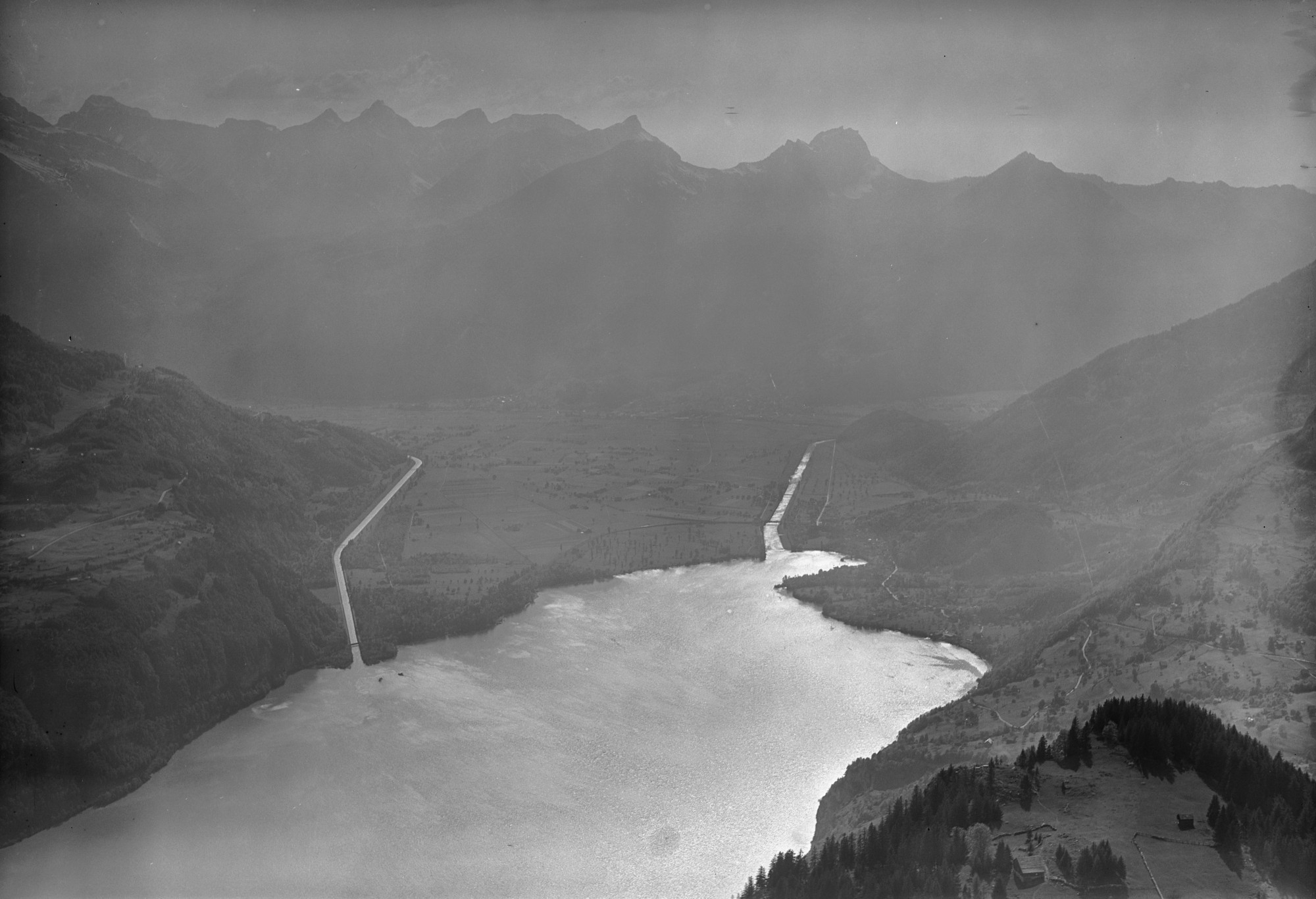 Historische Aufnahme von 1953: Rechts der Linthkanal, links der Escherkanal