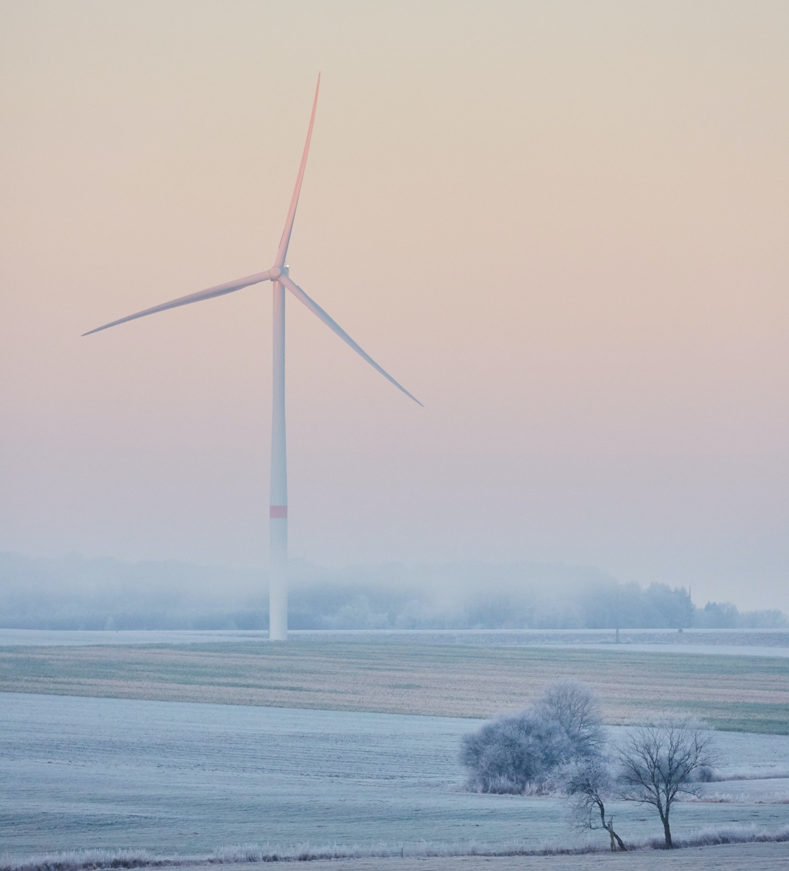 Windturbine im Winter