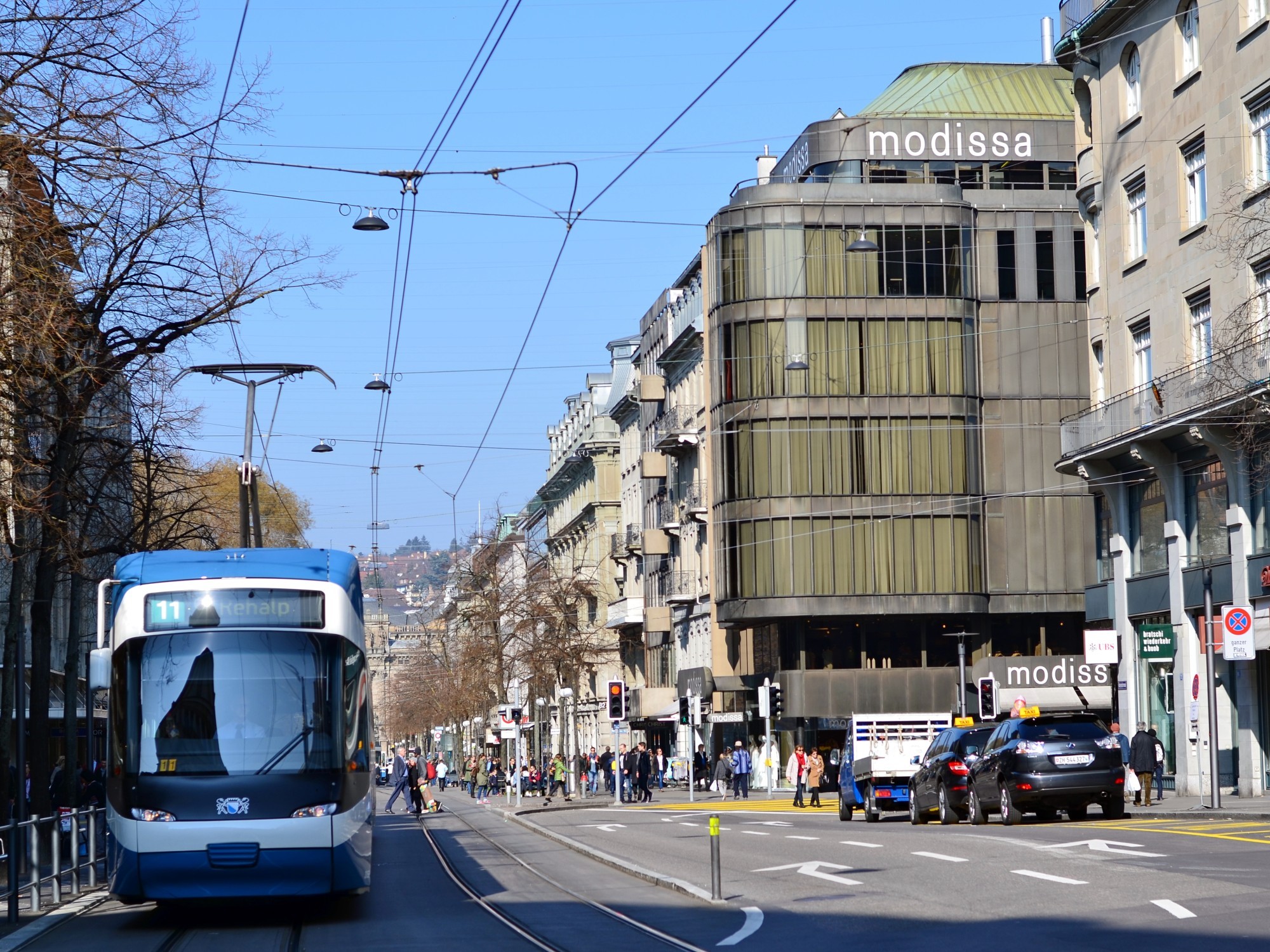 Bahnhofstrasse_Zürich_-_Uraniastrasse