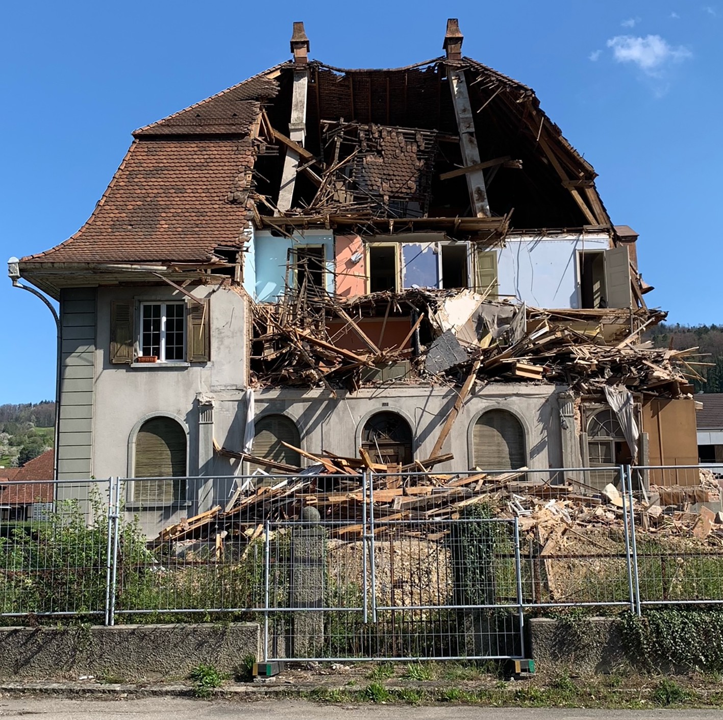 Die zerstörte Tschudy-Villa im 2022.