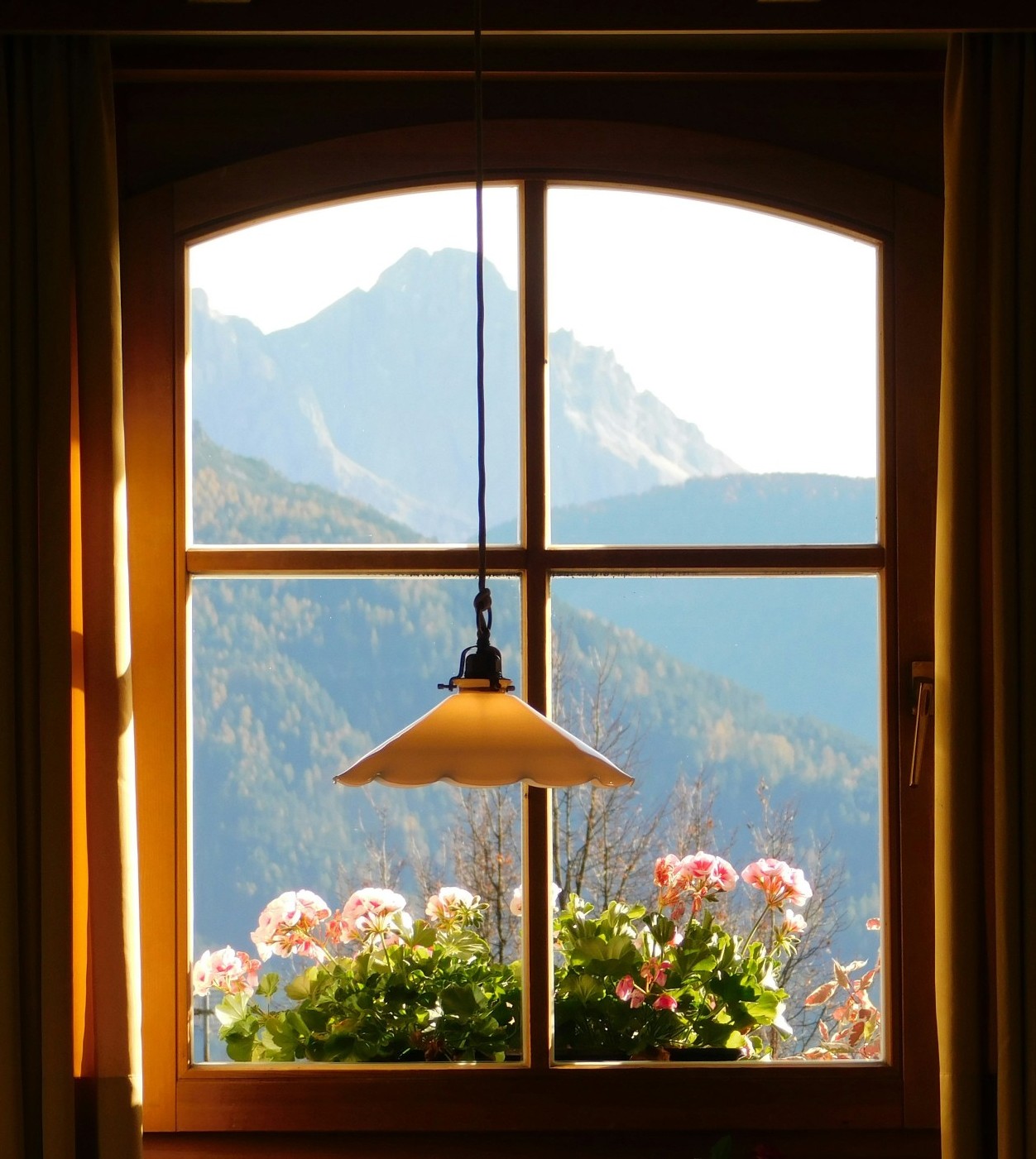 Fenster mit Blick in die Natur