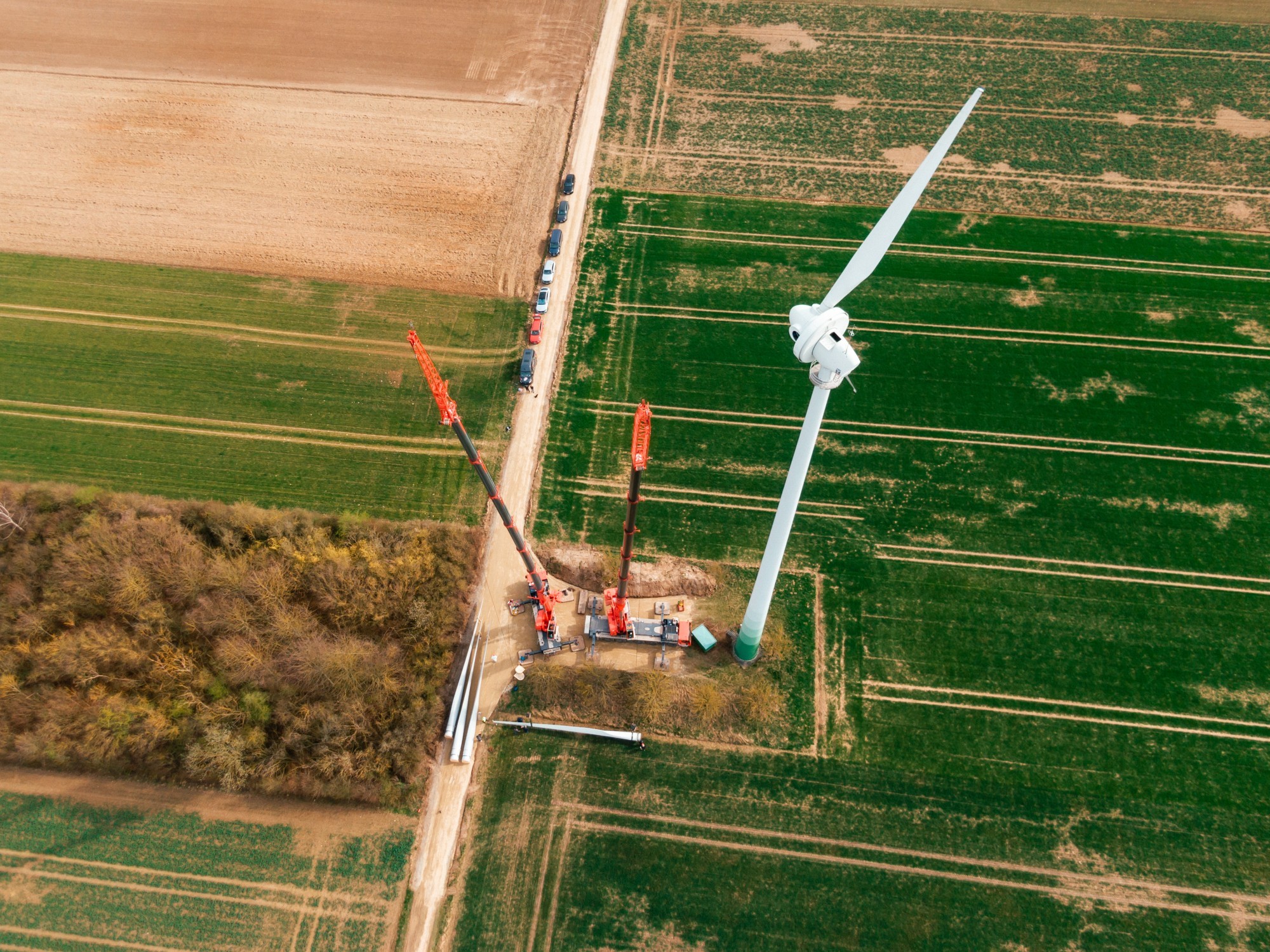 Windturbine aus der Vogelperspektive